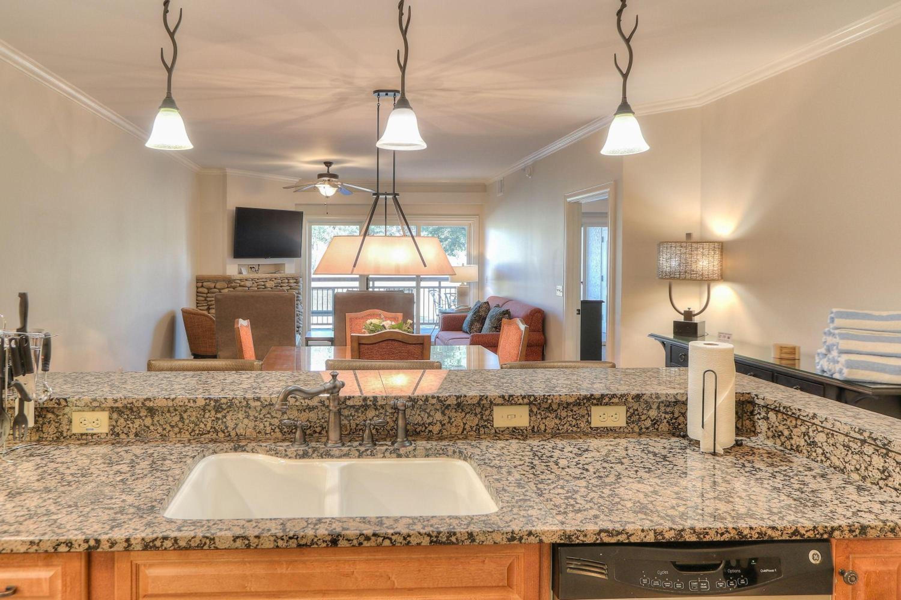 Two Bedroom Riverview Condo - One King, Two Queens photo 2