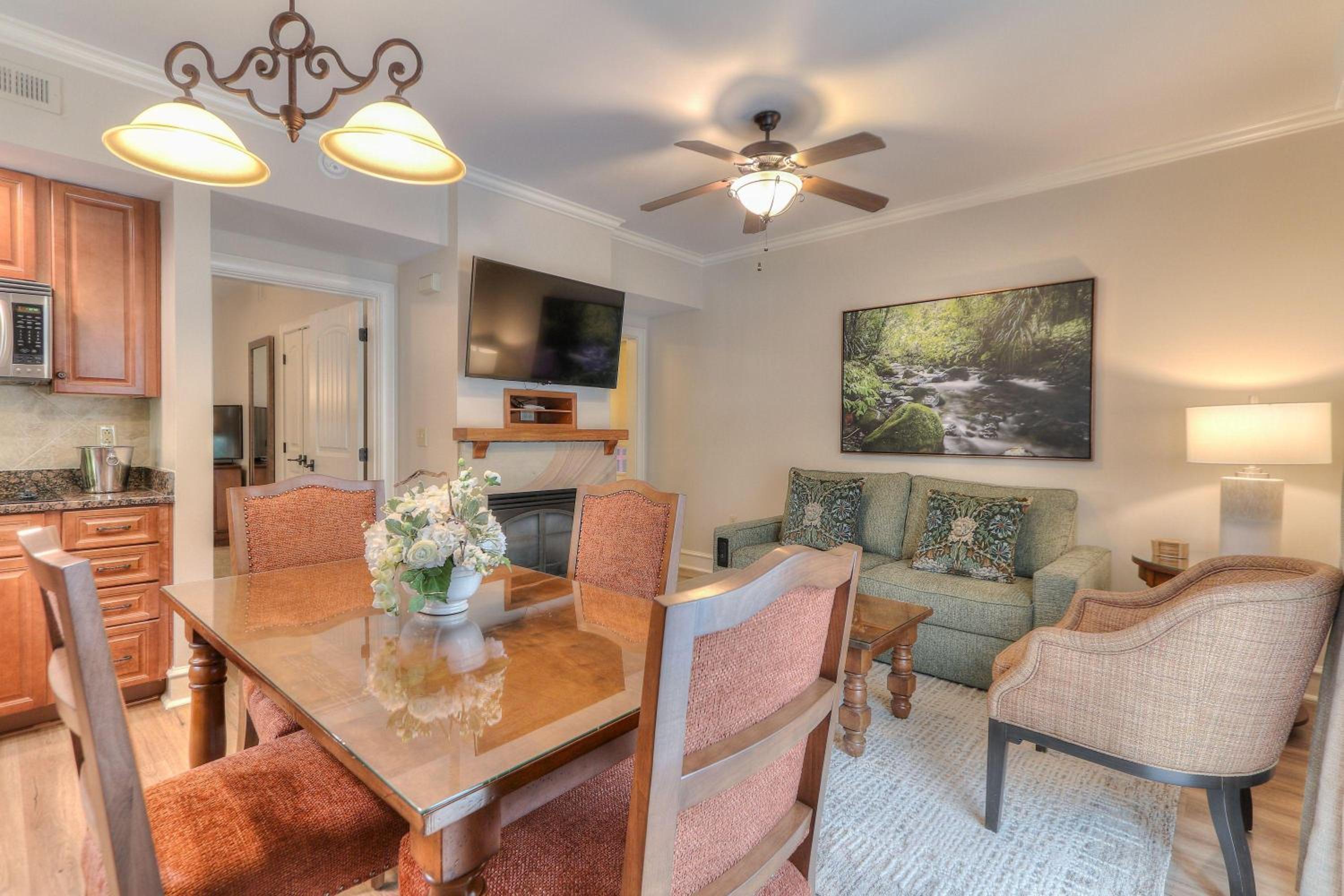One Bedroom Riverview Condo - Two Queens photo 2