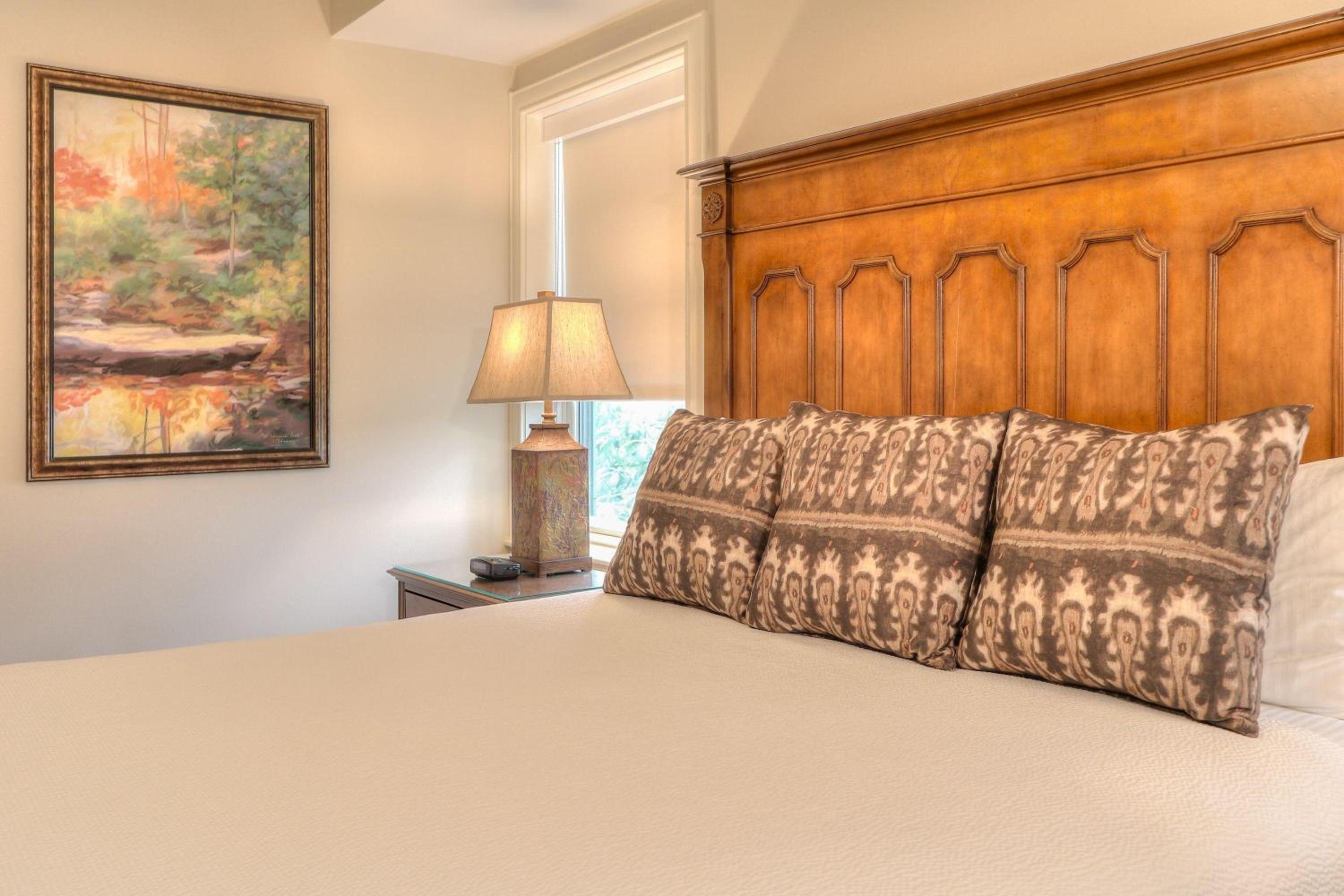 One Bedroom Condo - One King photo 3