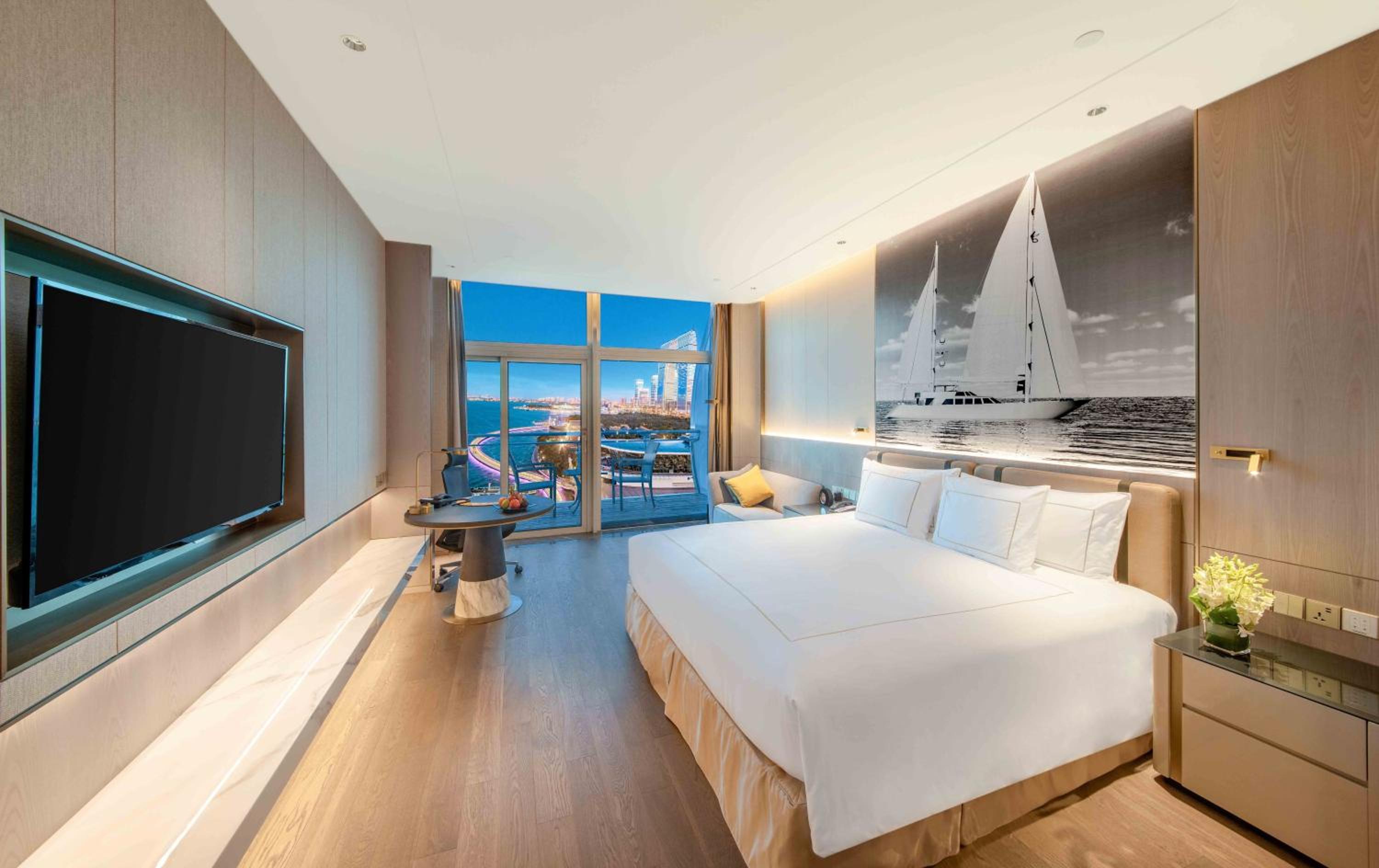 Premium King Room with Lounge Access - High Floor thumbnail 5