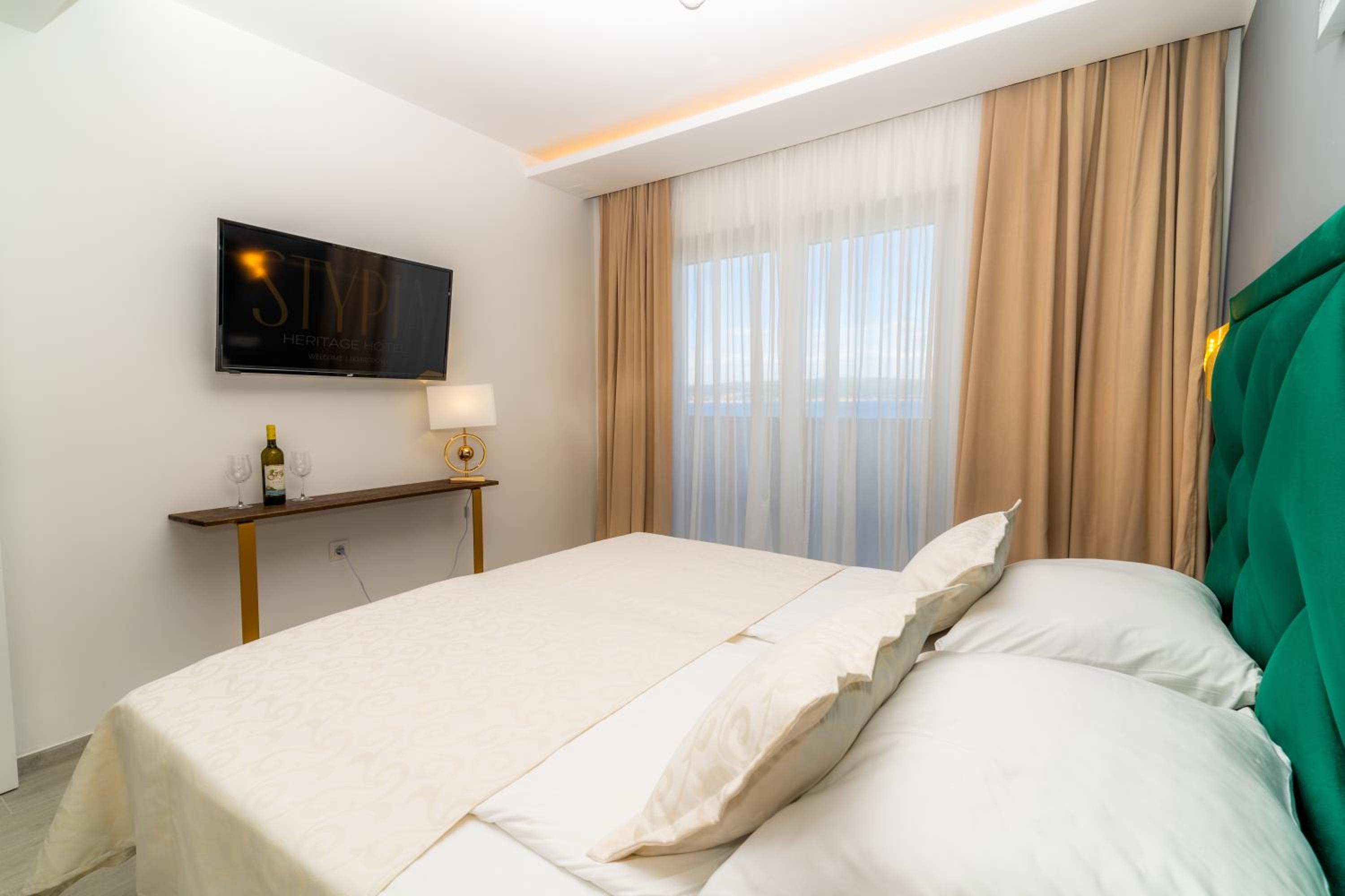 Deluxe Double Room with Balcony and Sea View - Photo 7