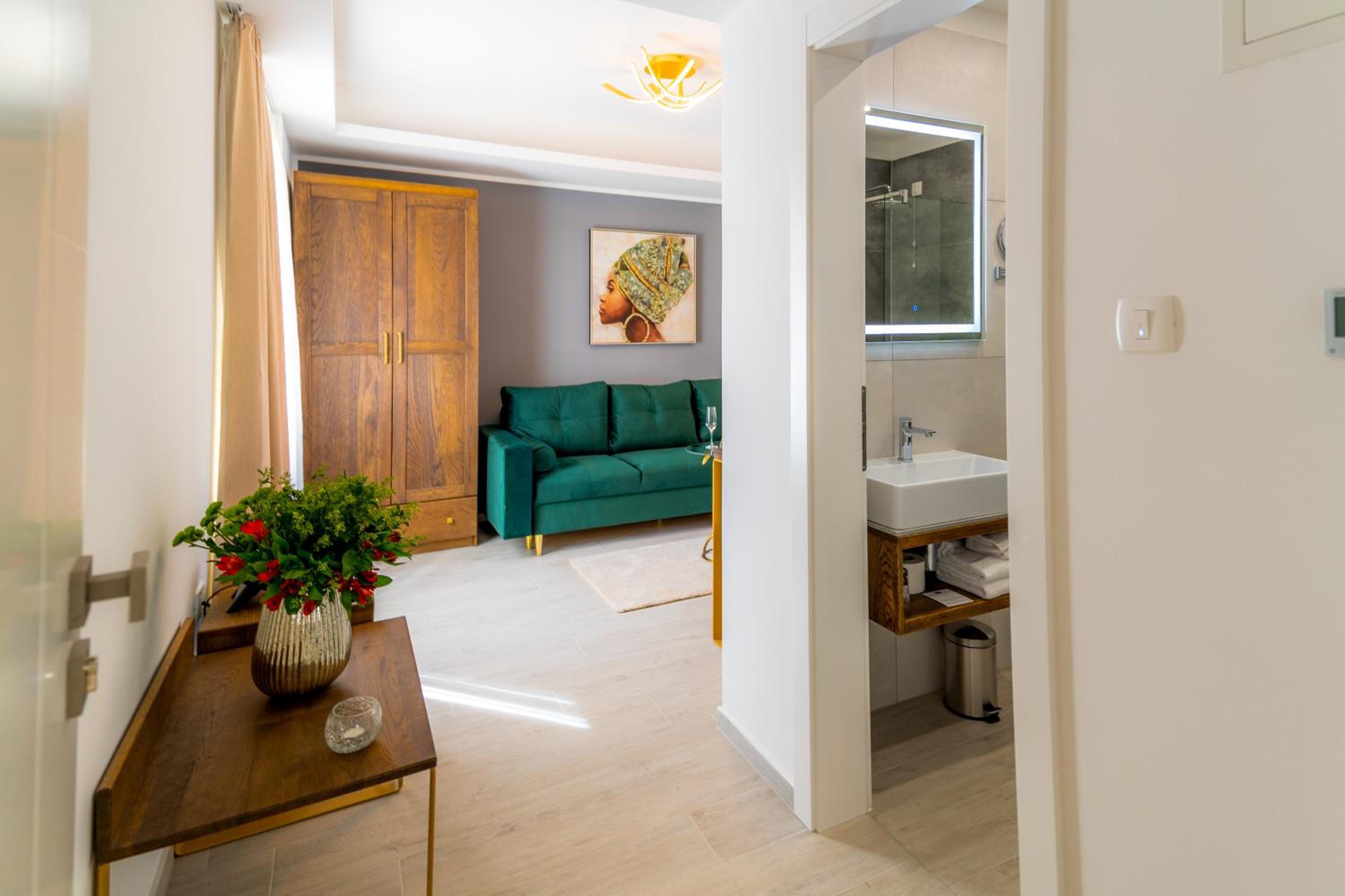 Deluxe Suite - Photo 5