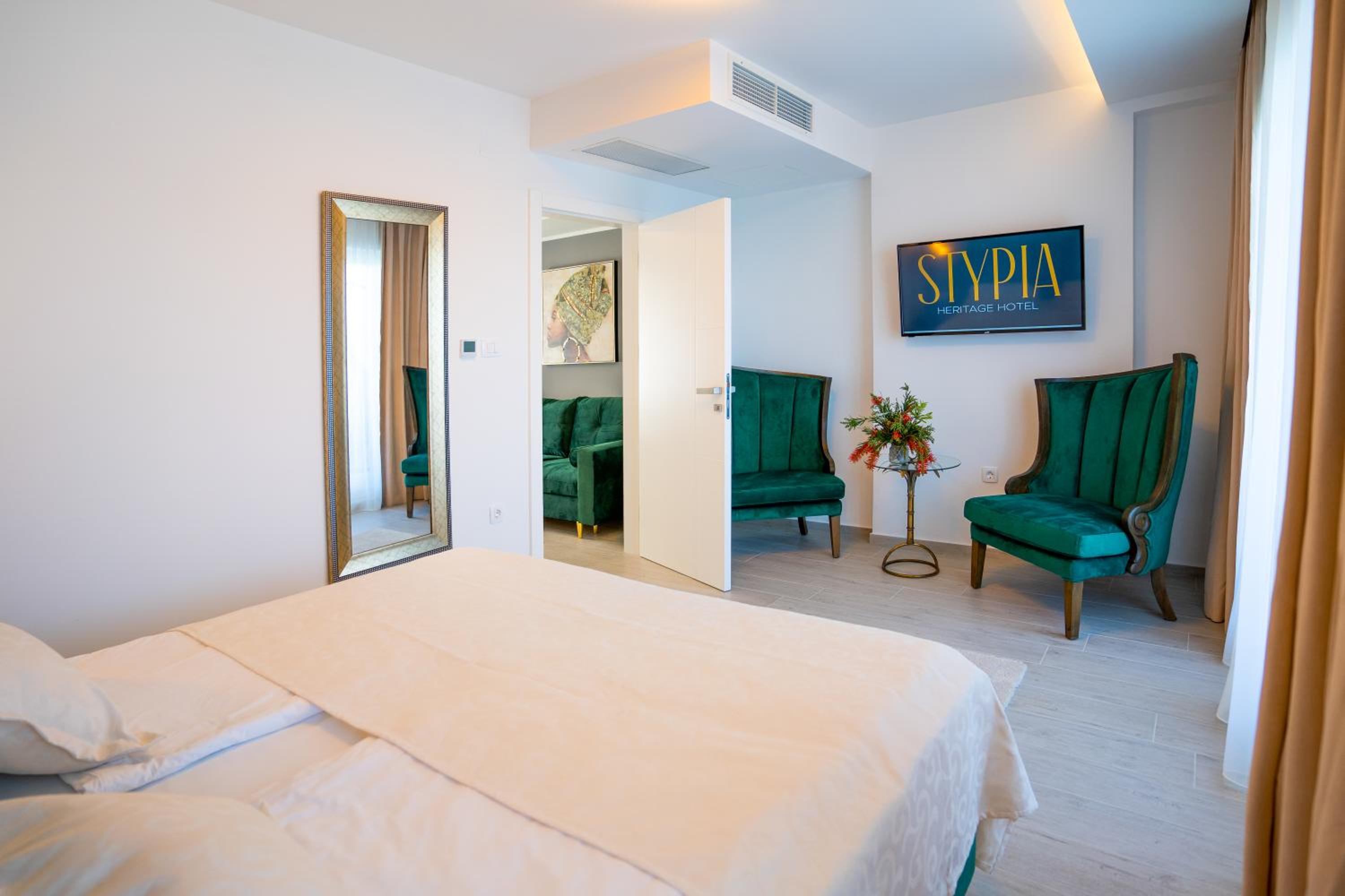 Deluxe Suite - Photo 8