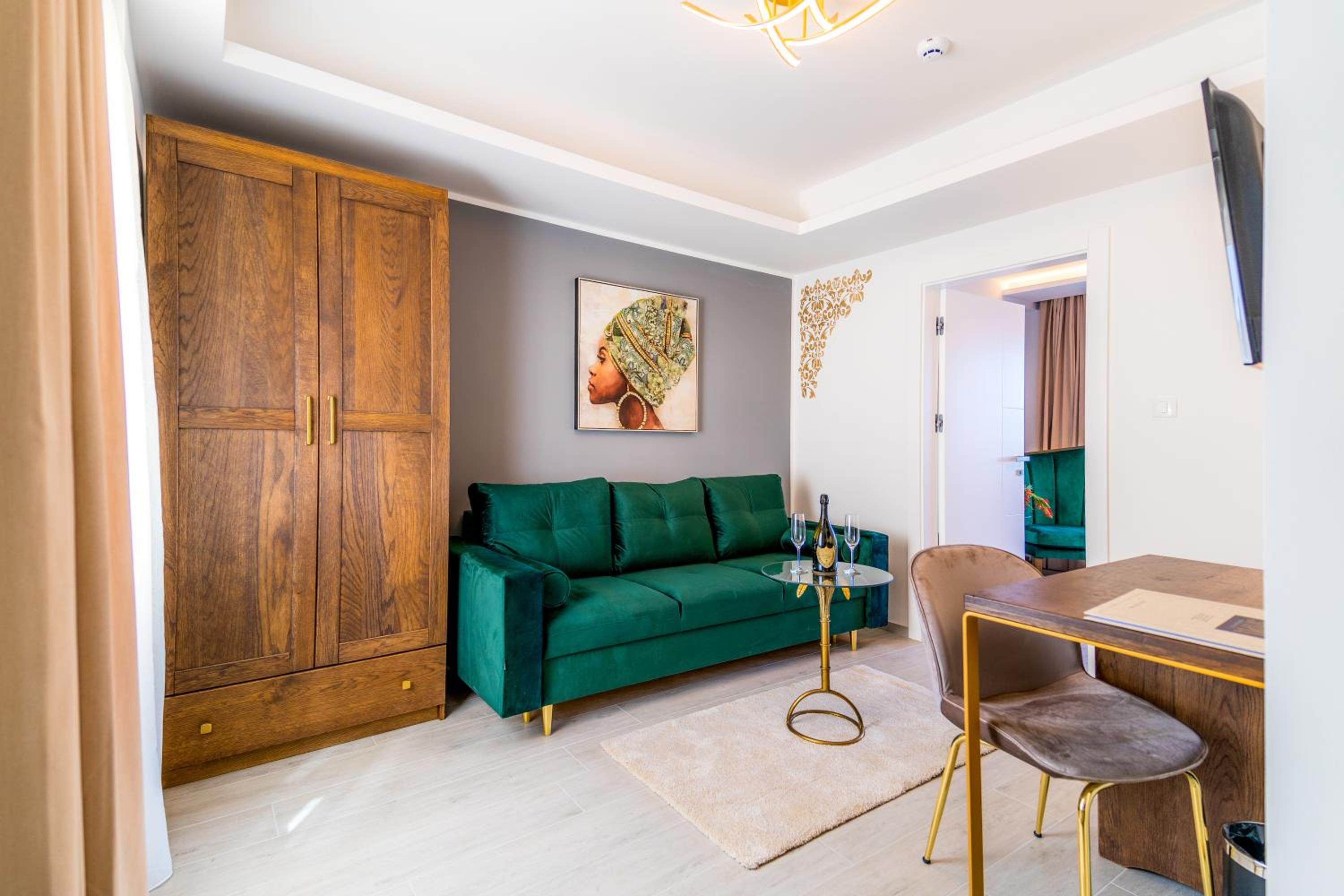 Deluxe Suite - Photo 10
