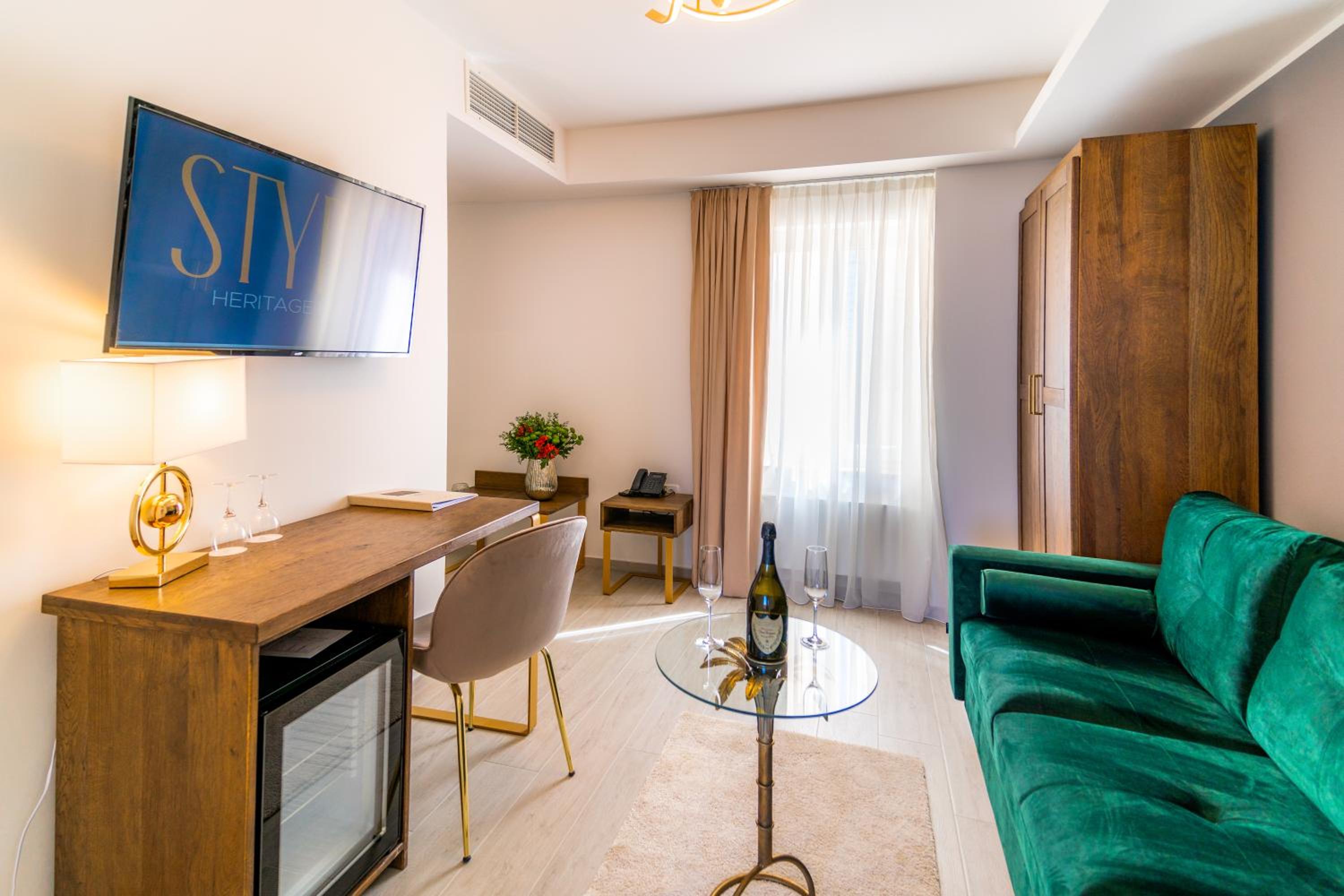 Deluxe Suite - Photo 1