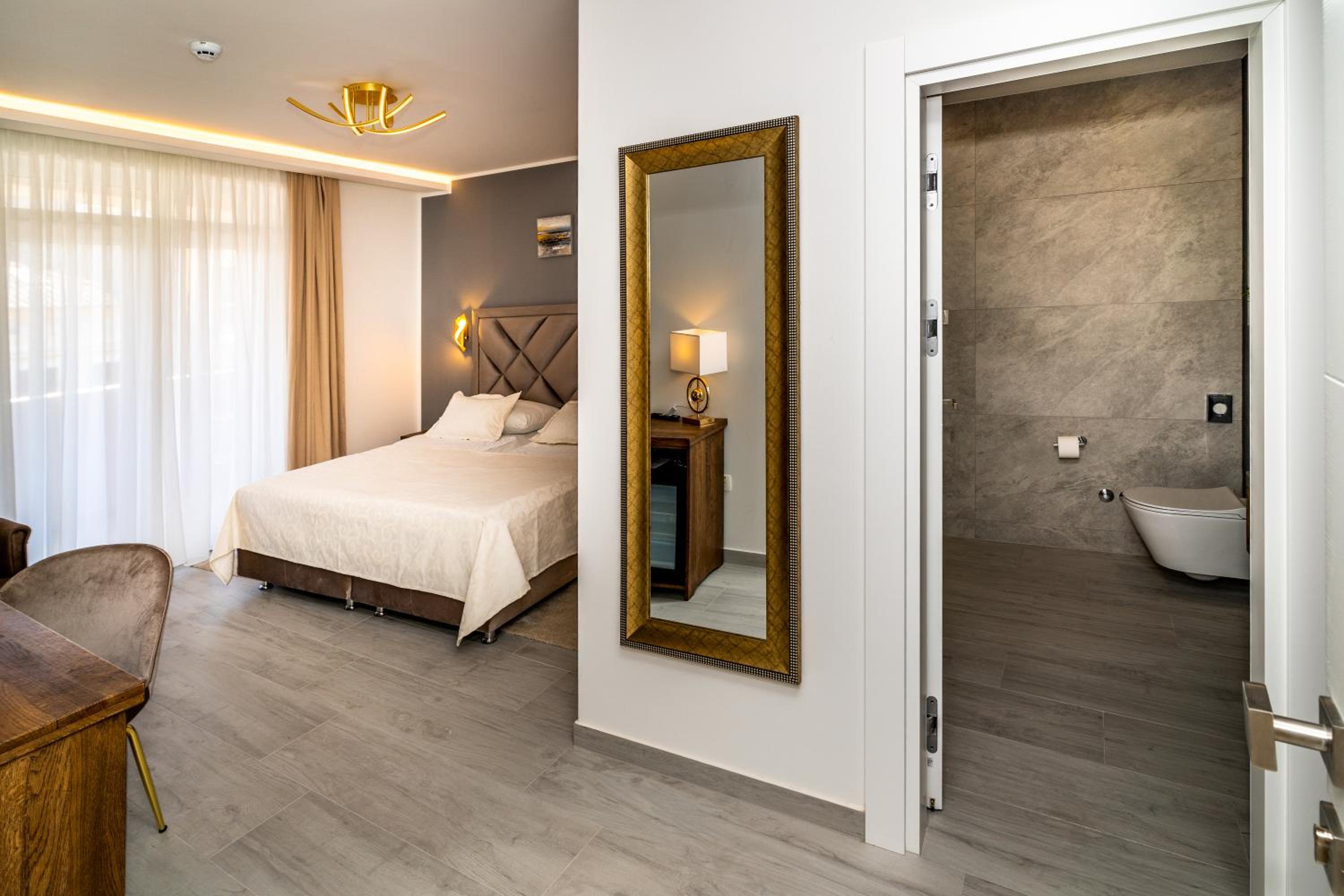 Deluxe Family Room with Sea View and Balcony - Photo 4