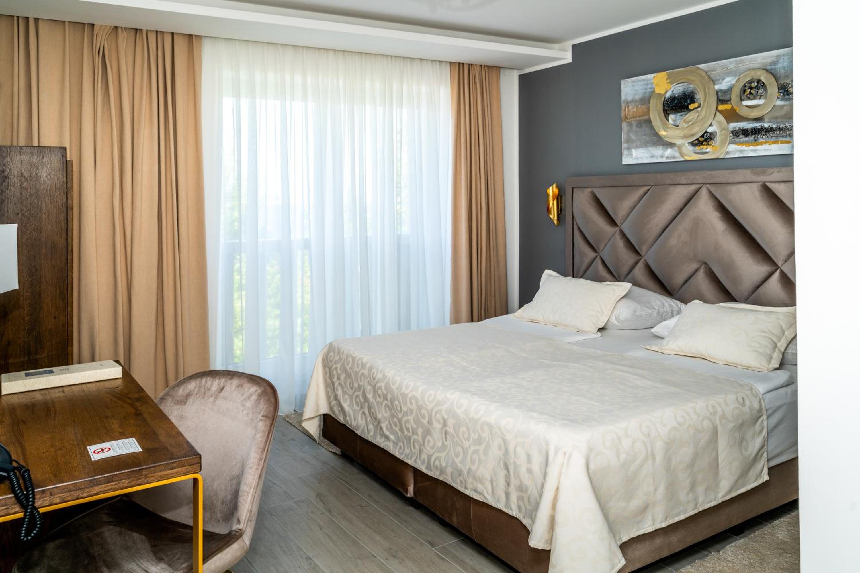 Deluxe Double Room with Sea View - Photo 6