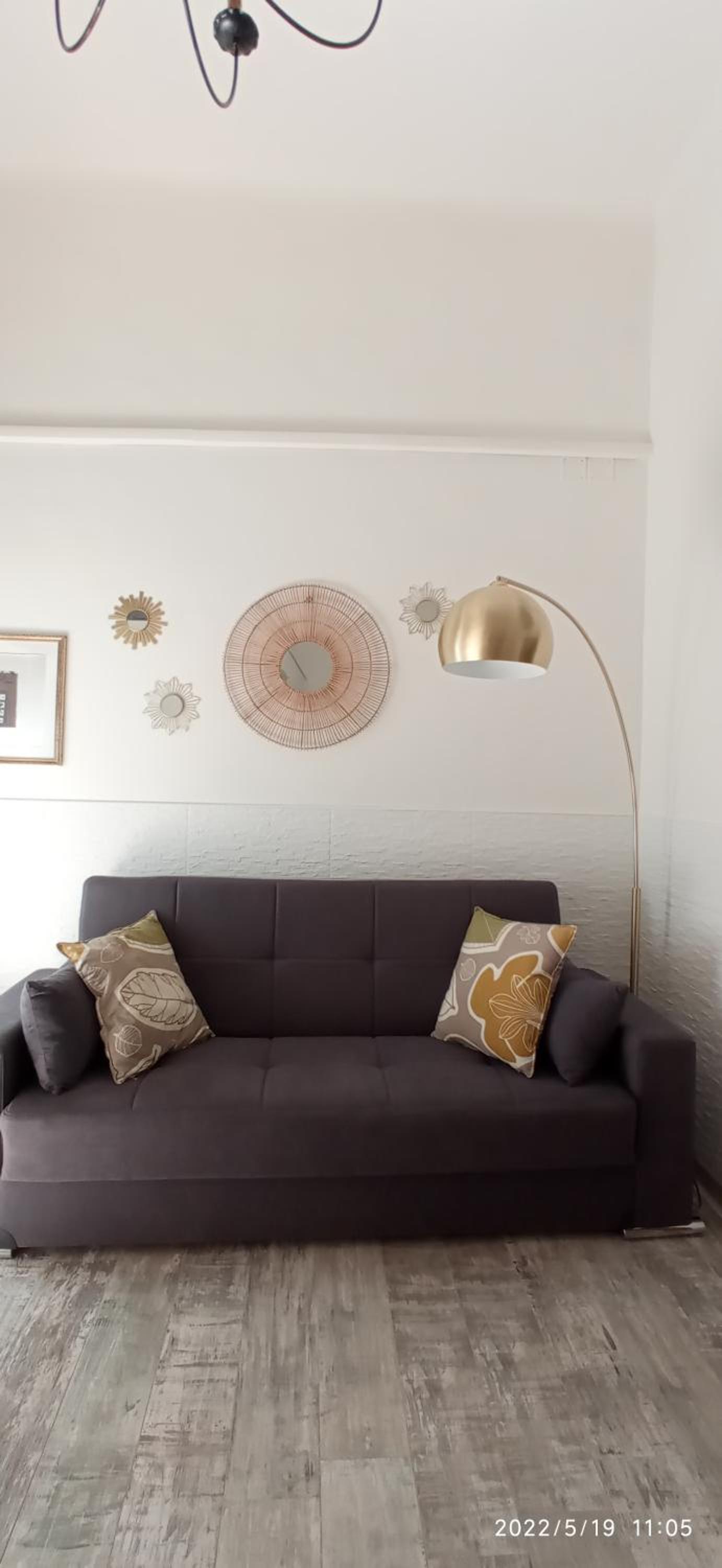 One-Bedroom Apartment - Photo 1