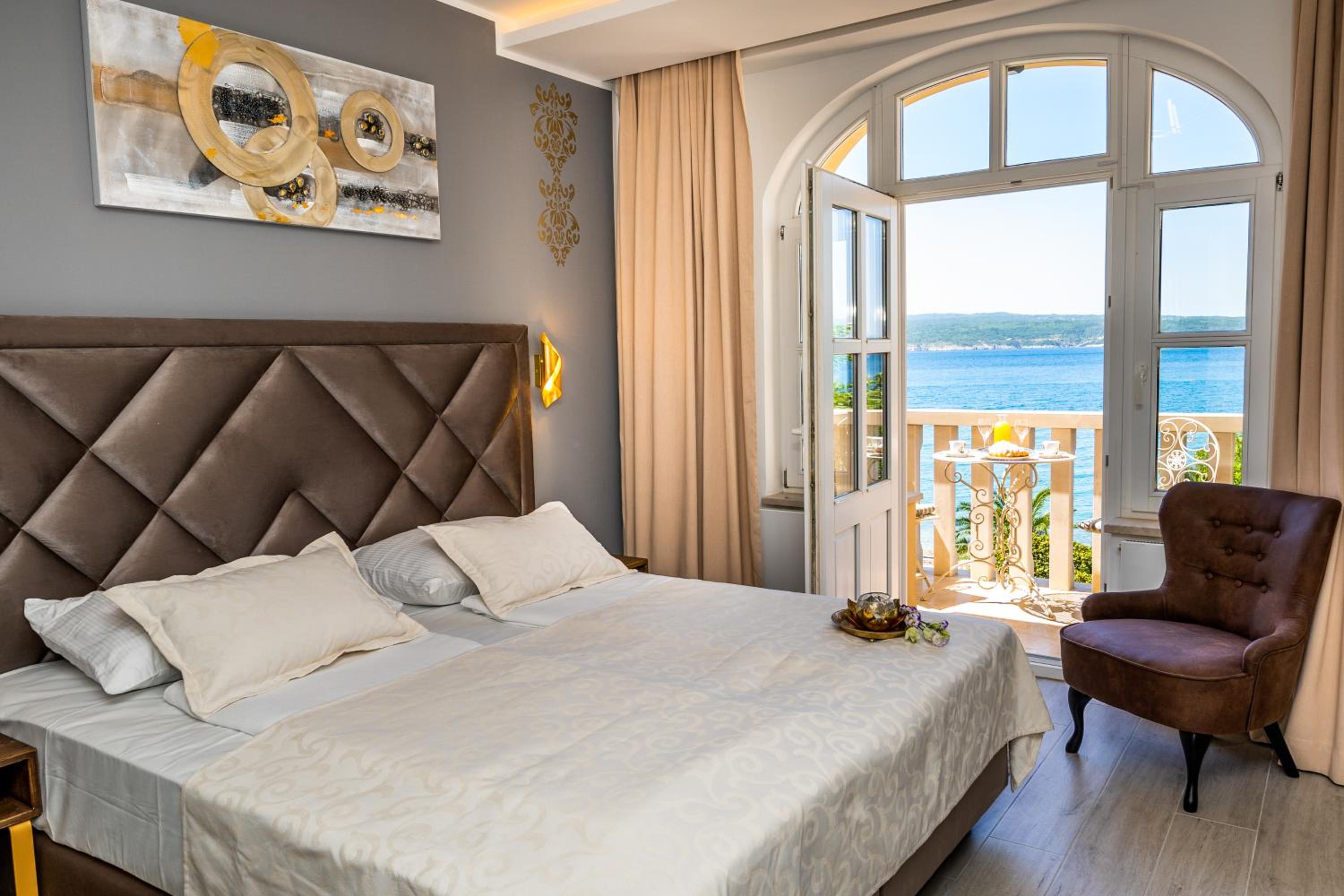 Deluxe Double Room with Balcony and Sea View - Photo 5