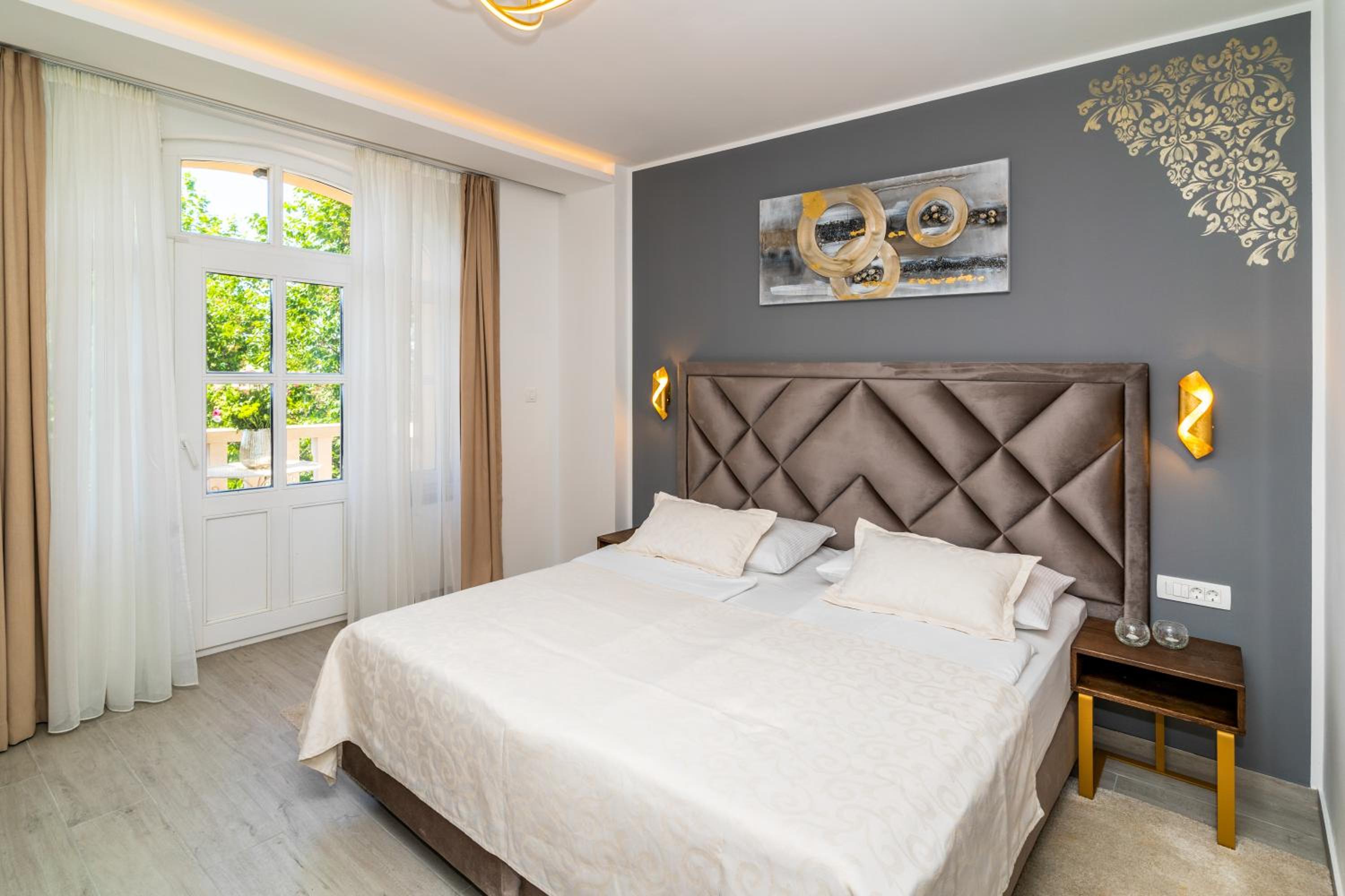 Deluxe Double Room with Sea View - Photo 7