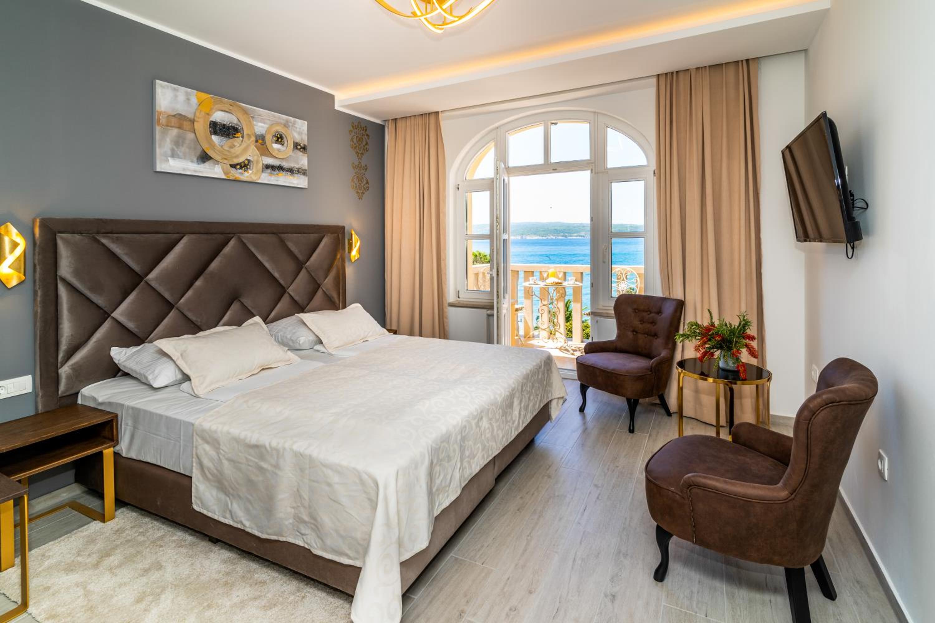 Deluxe Double Room with Balcony and Sea View - Photo 1
