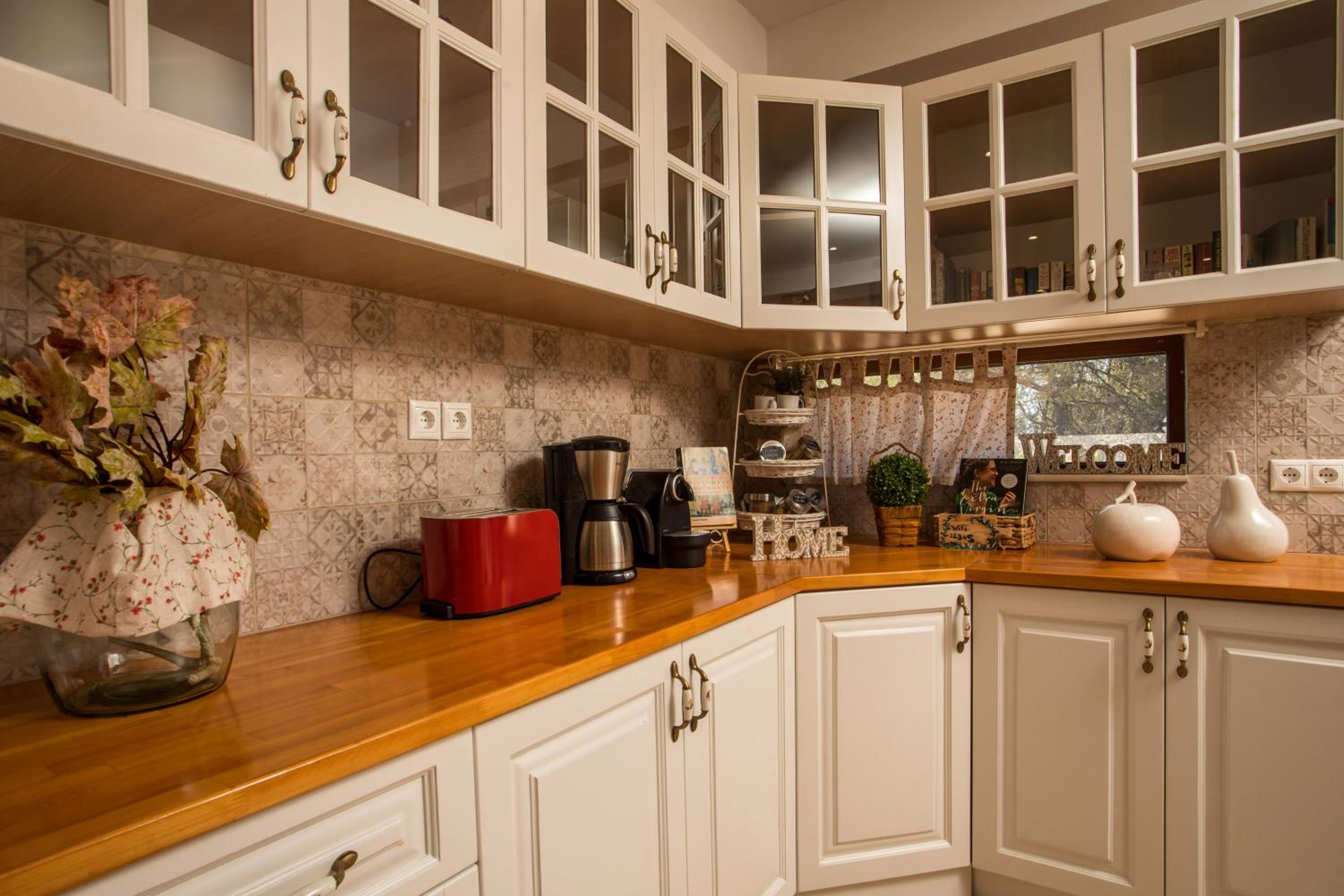 Five-Bedroom House photo 3