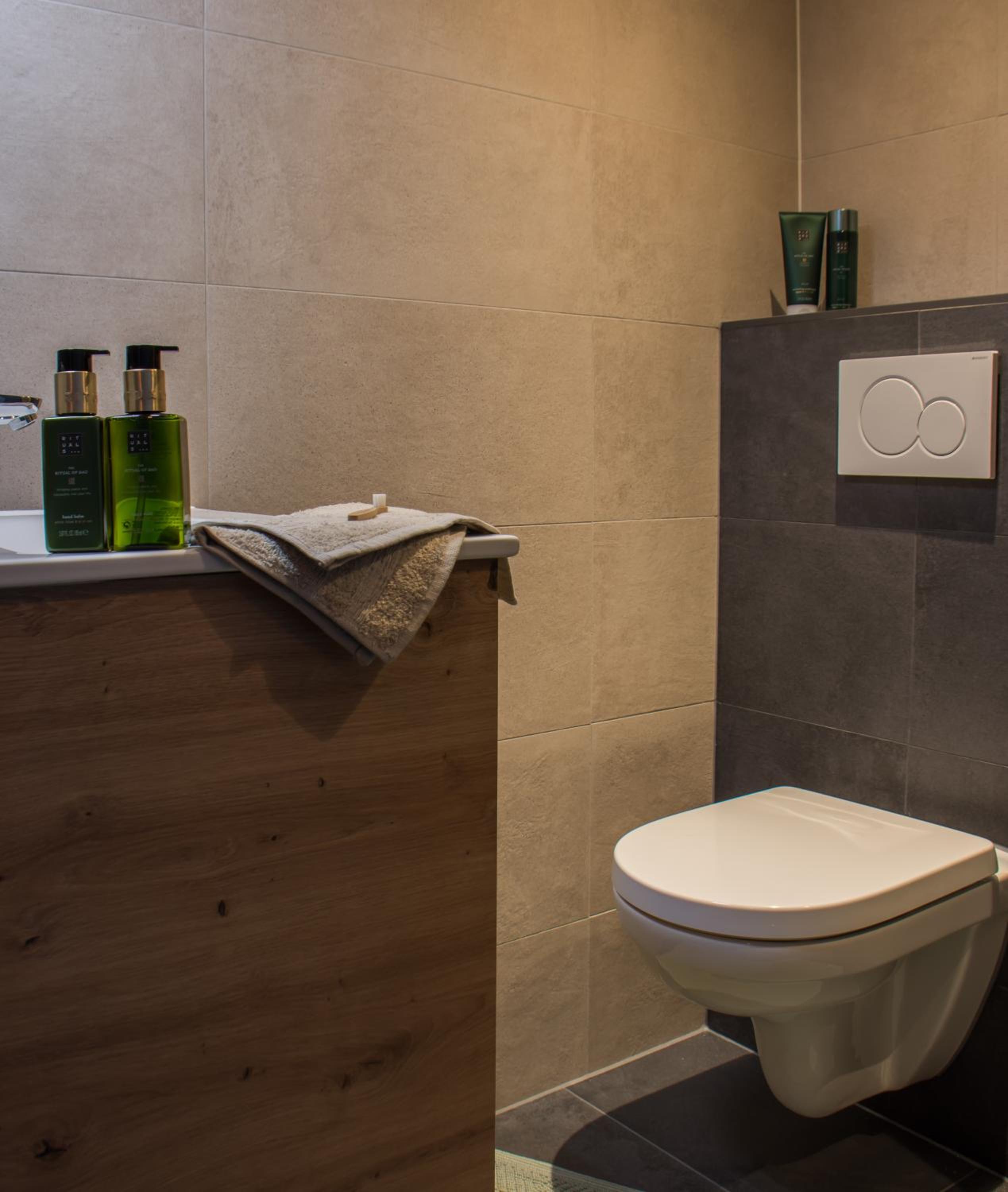 Deluxe Double Room with Shower photo 3