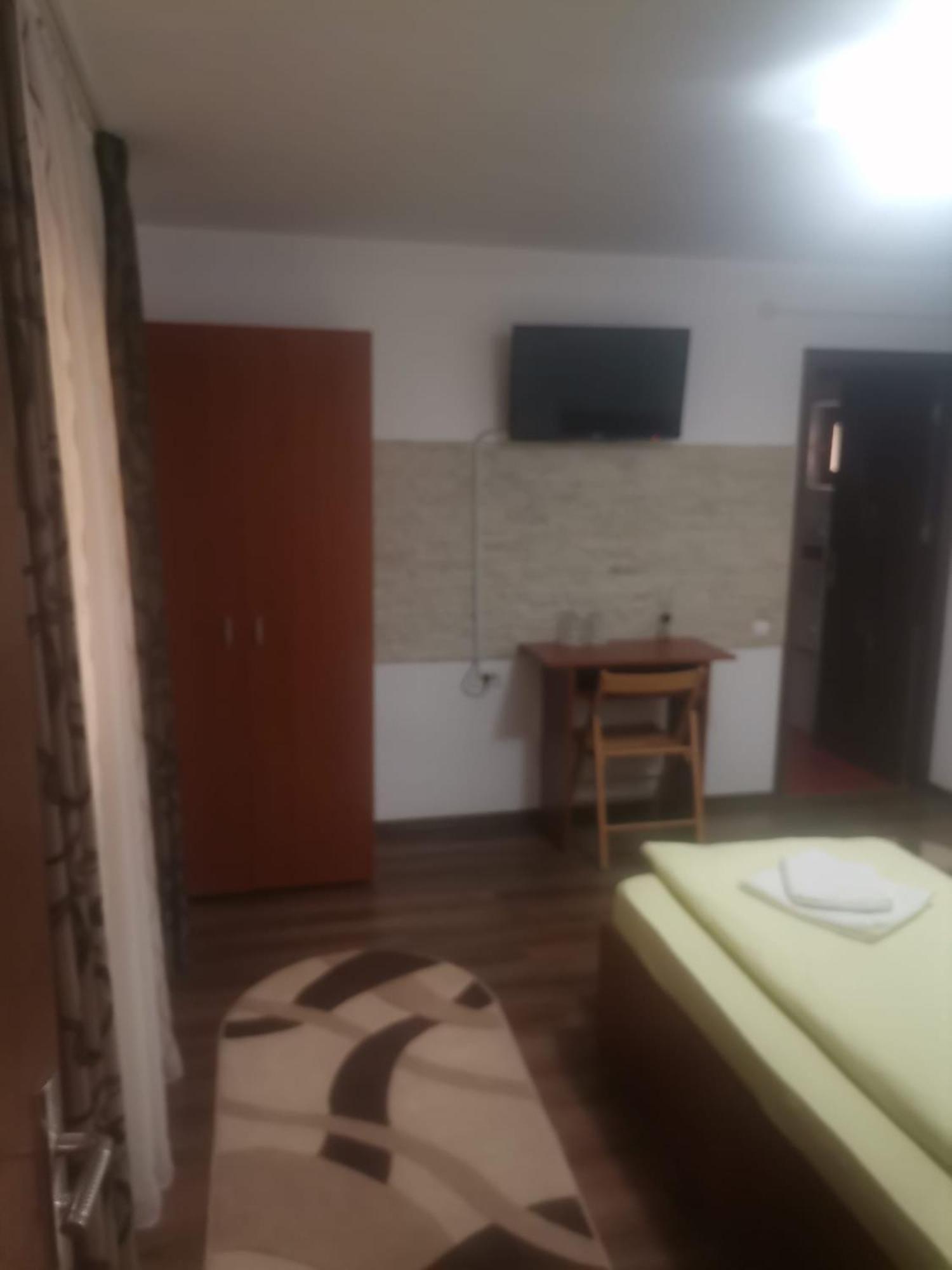 Double Room - Photo 4