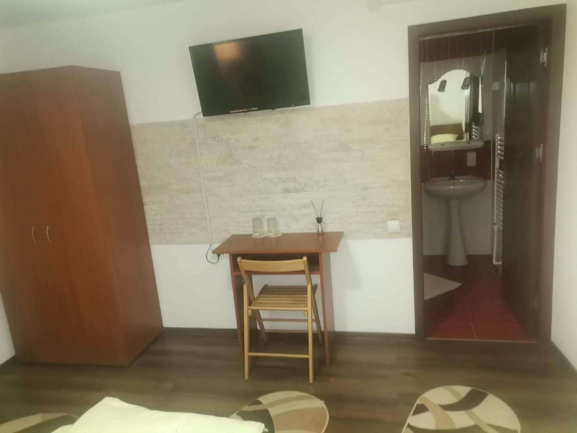 Double Room - Photo 6