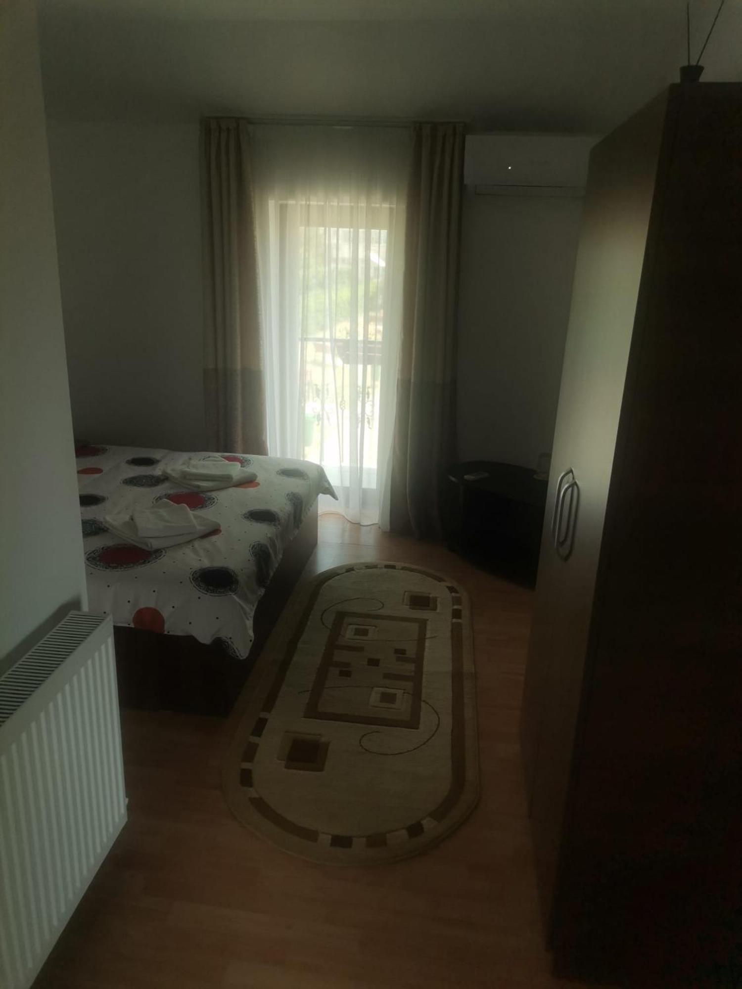 Double Room with Balcony - Photo 4
