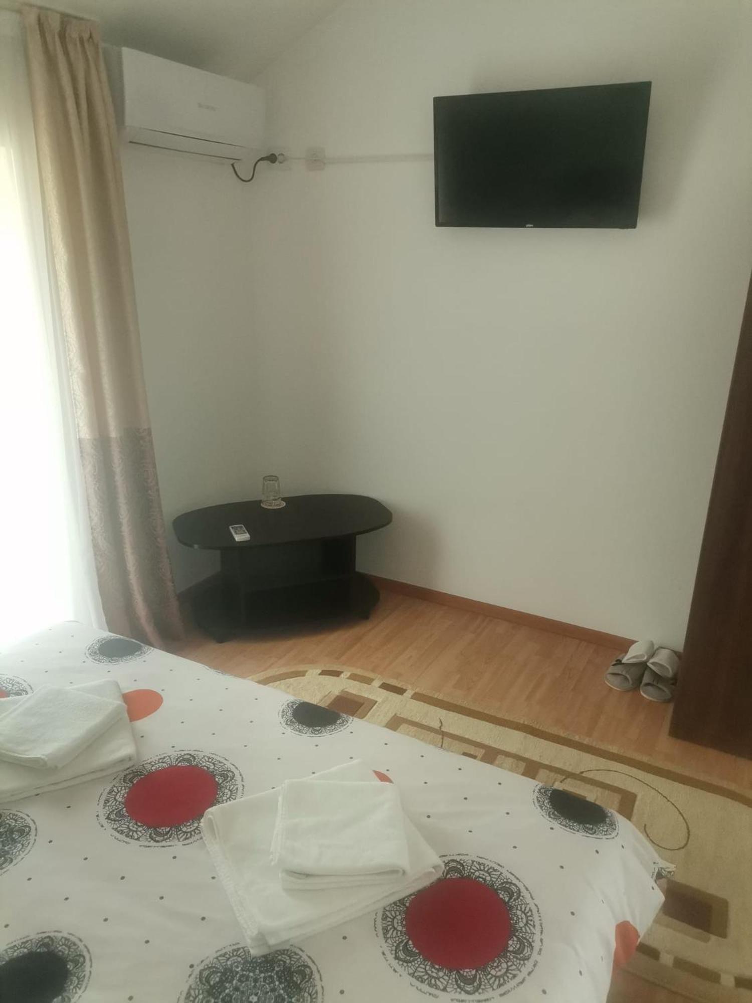 Double Room with Balcony - Photo 5