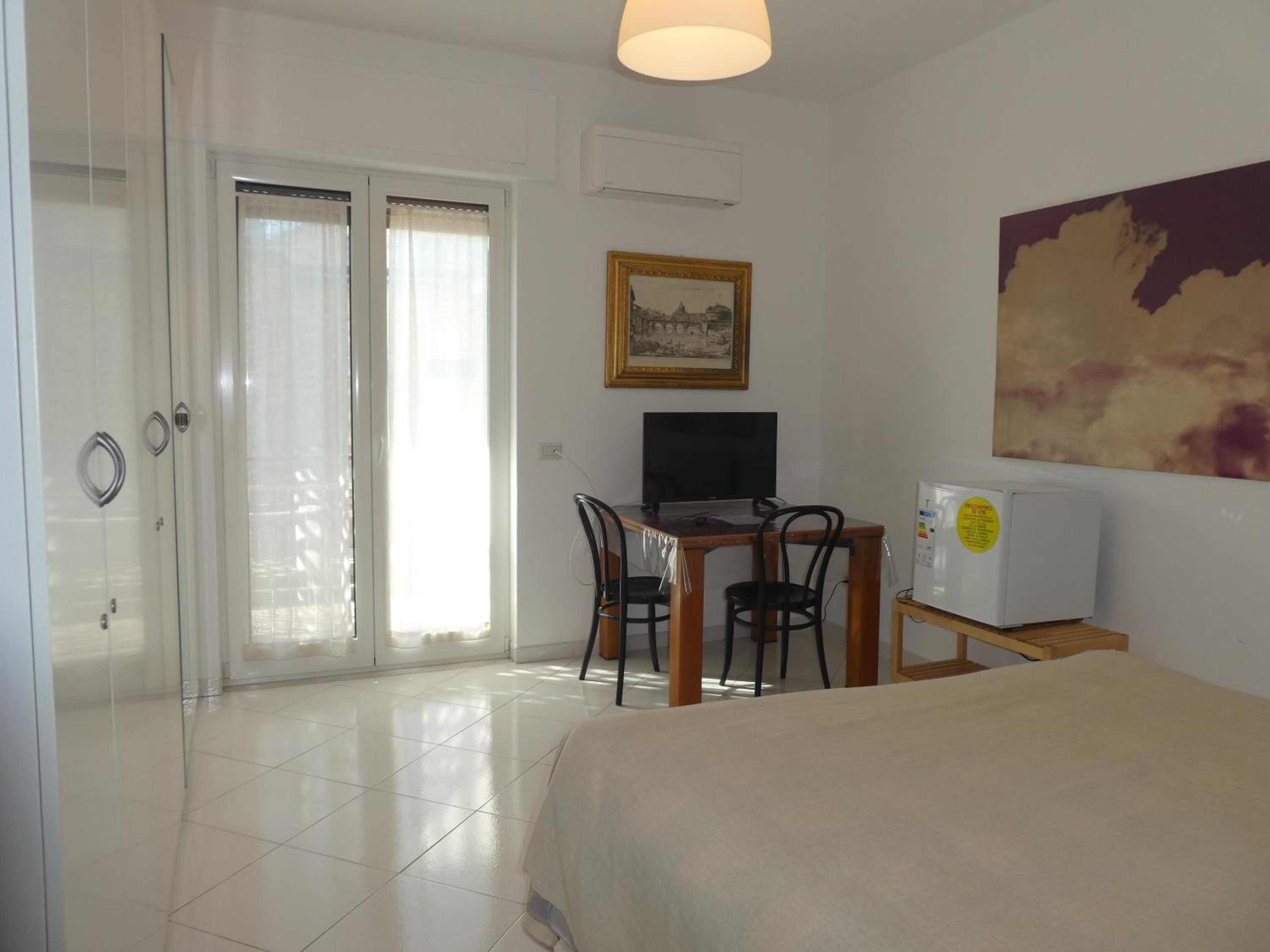 Deluxe Double Room with Balcony and Sea View - Photo 1