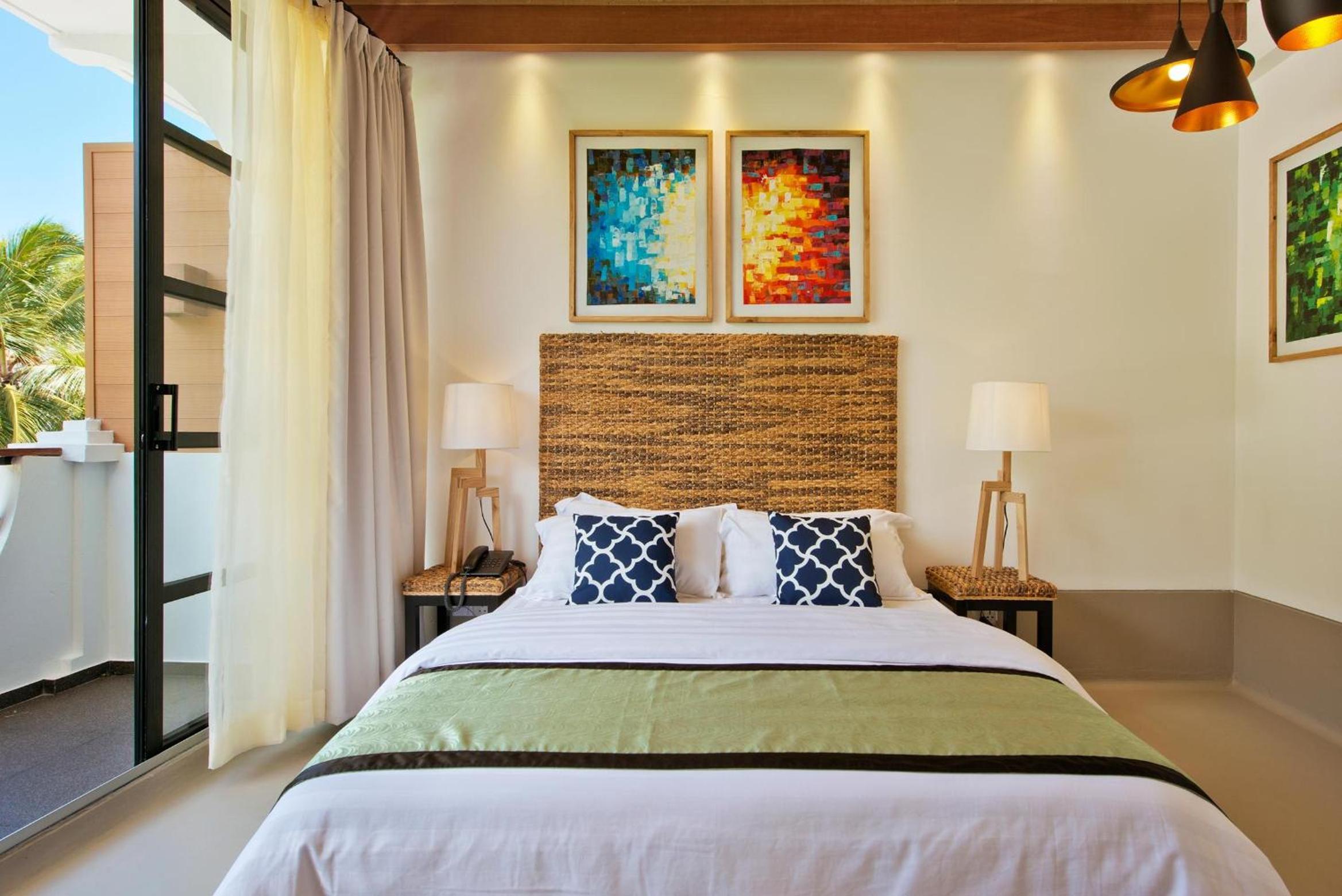 Deluxe Double Room with Balcony and City View (10% off on Snorkeling Trip, Night Fishing and Candlelit Dinner)