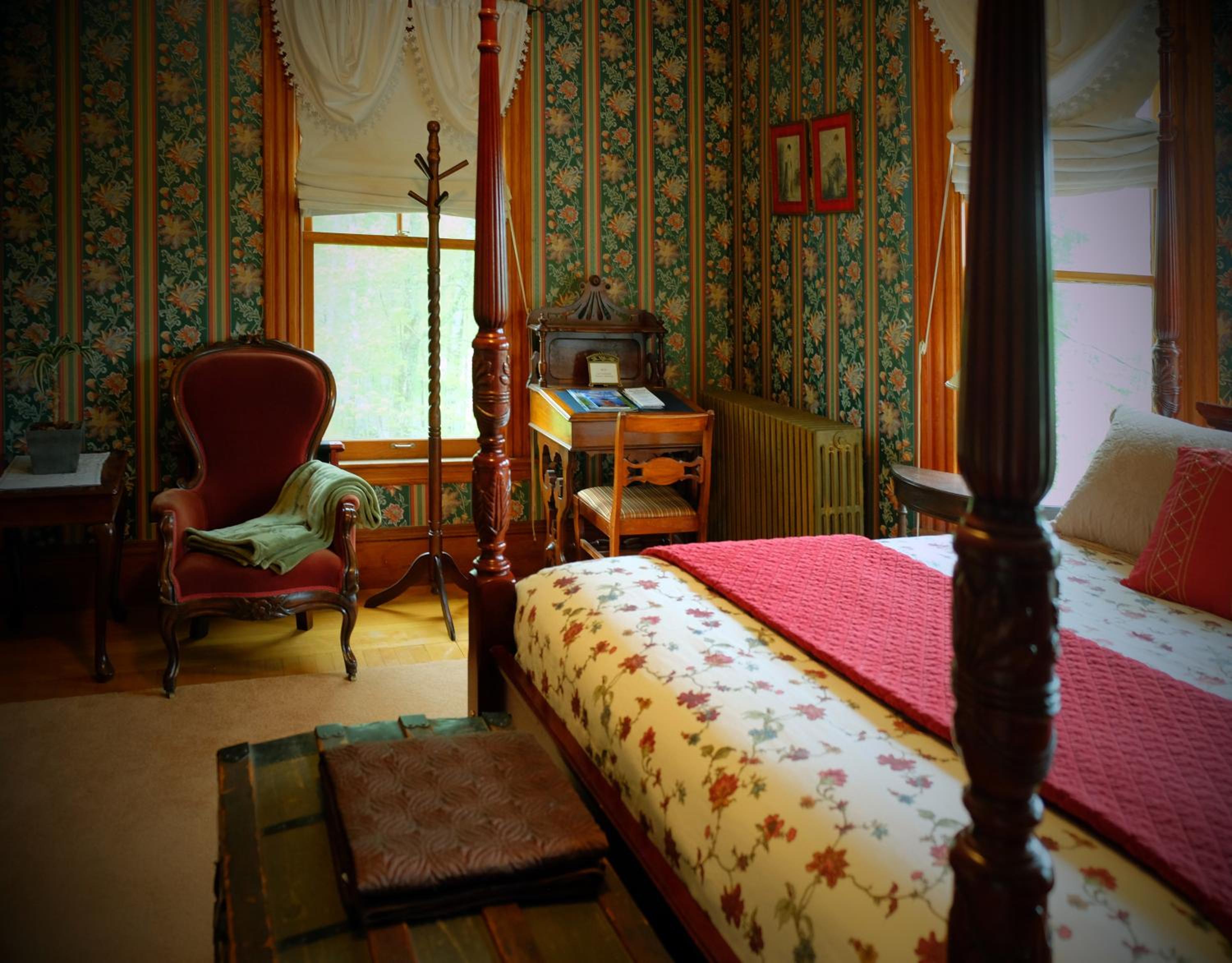 Deluxe Double Room with Bath photo 2