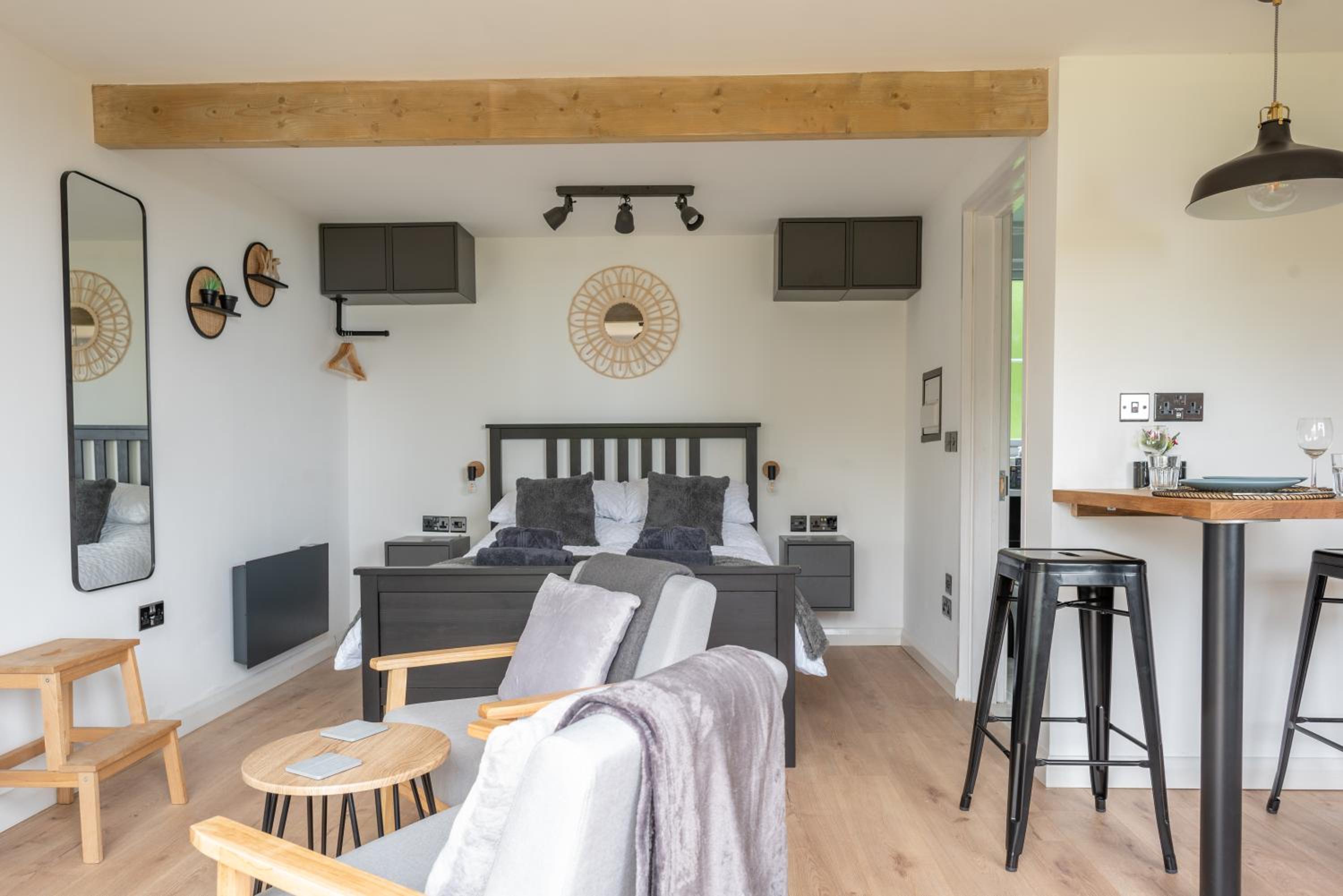 One-Bedroom House photo 1