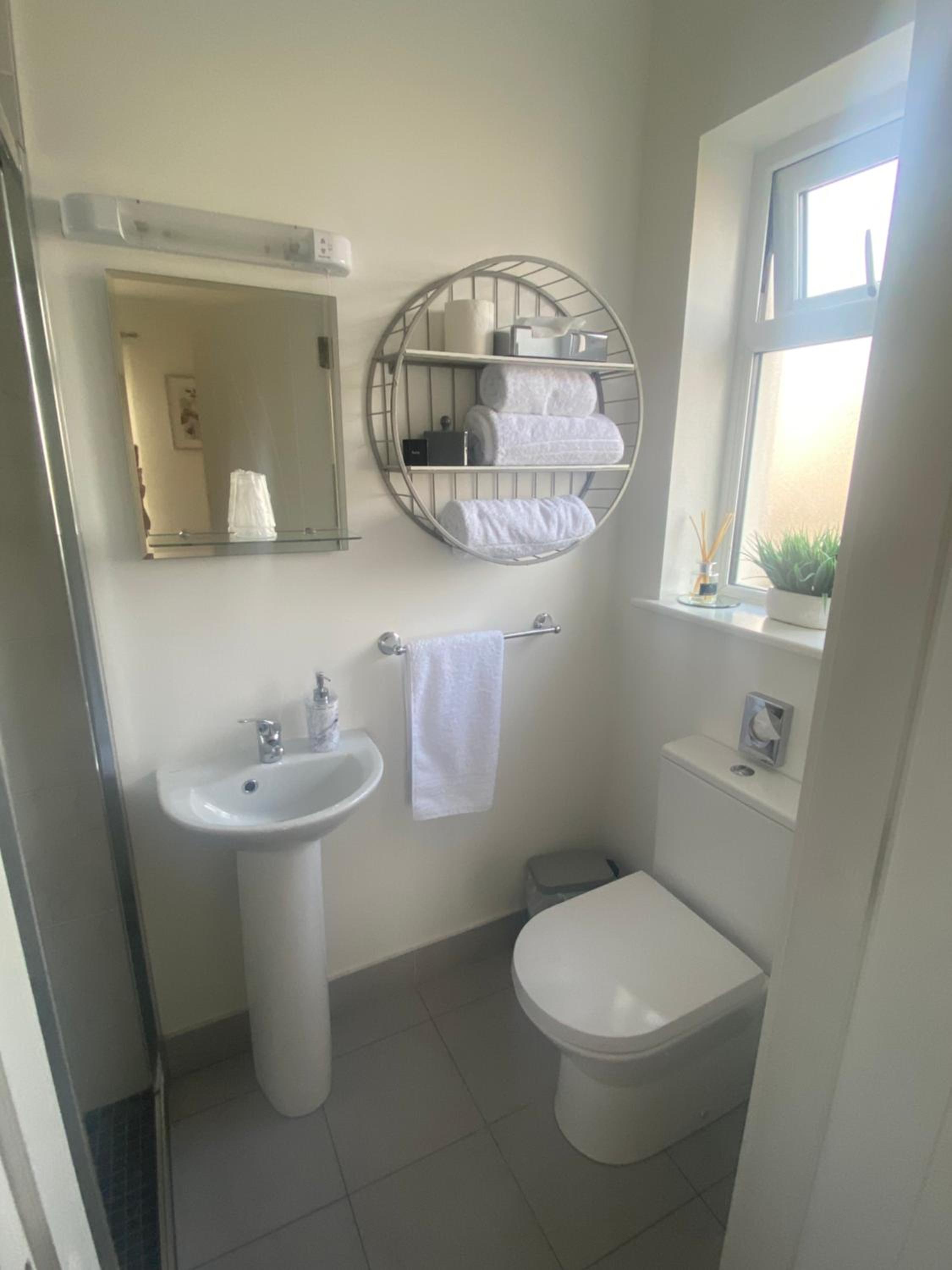 Double Room with Private Bathroom - Photo 3