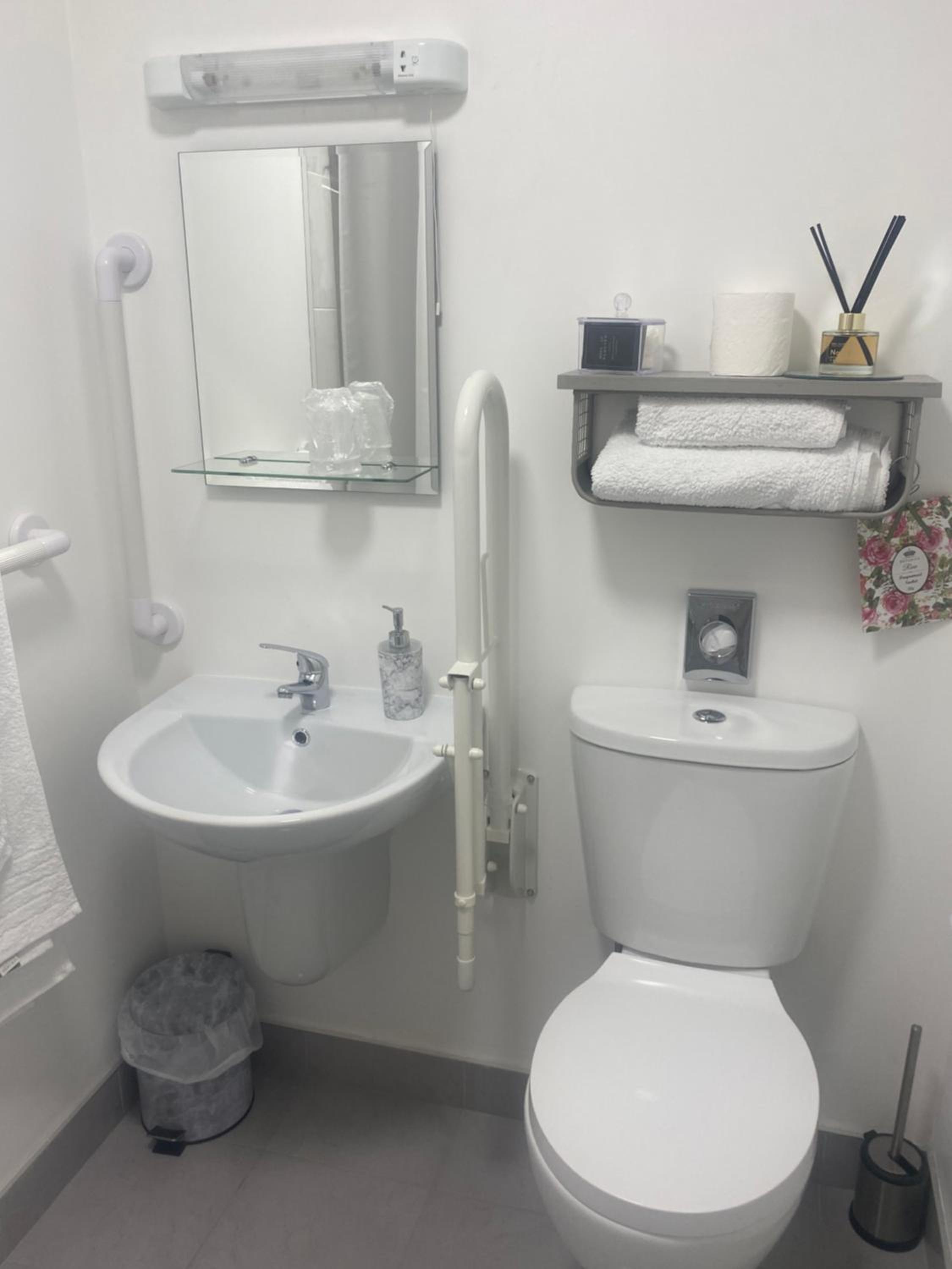 Double Room - Disability Access - Photo 2