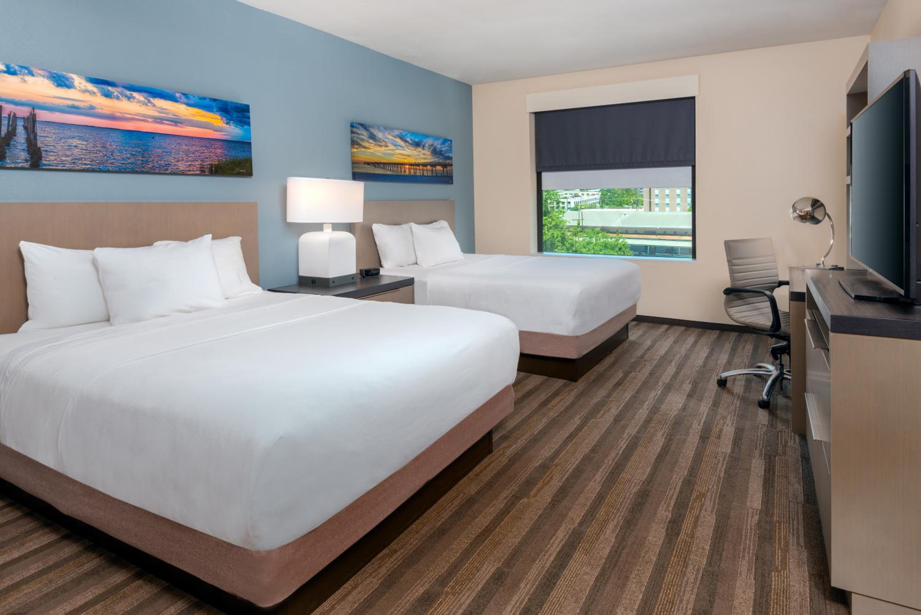 Den Guestroom with Two Queen Beds - Photo 1