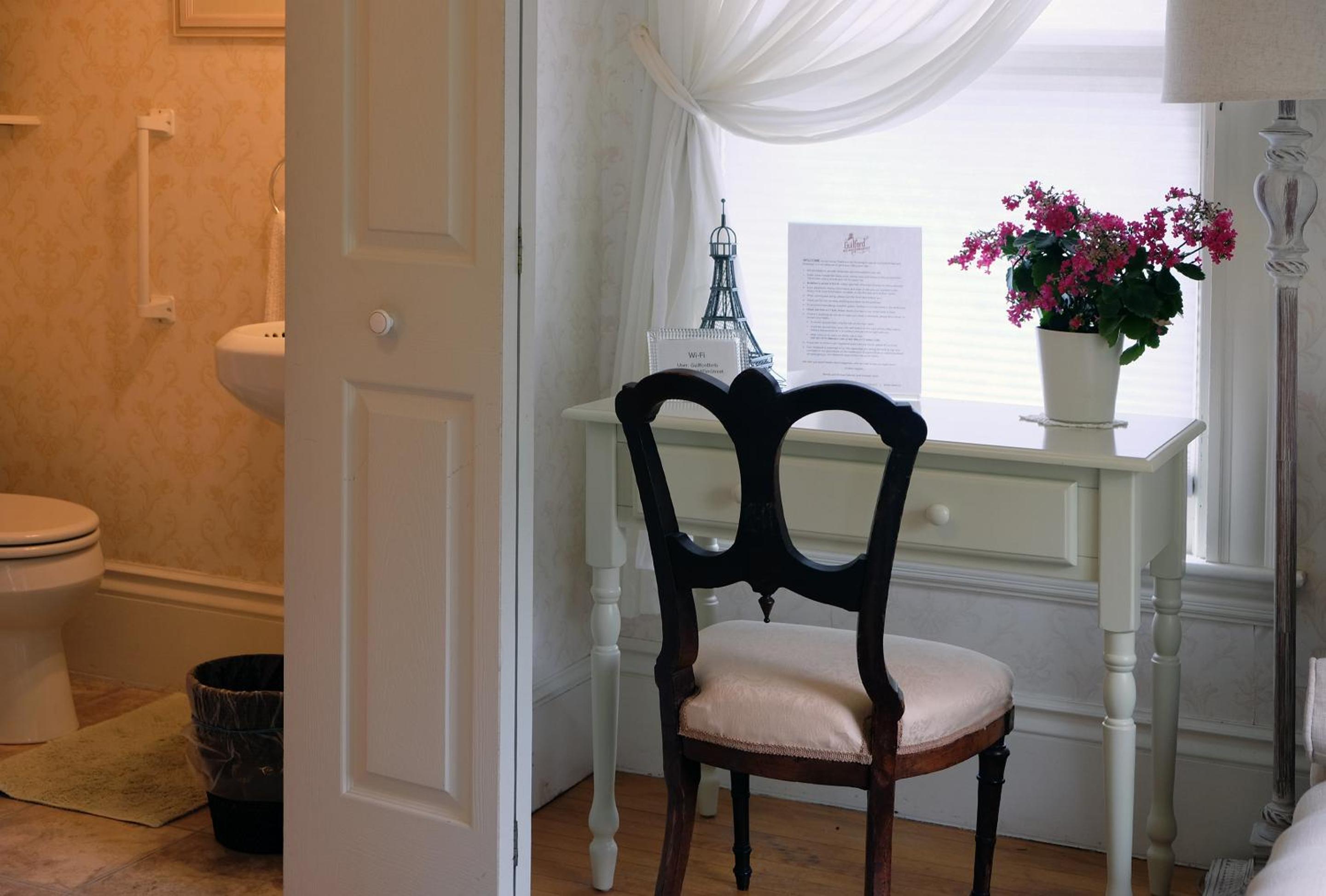 Deluxe Double Room with Bath photo 2