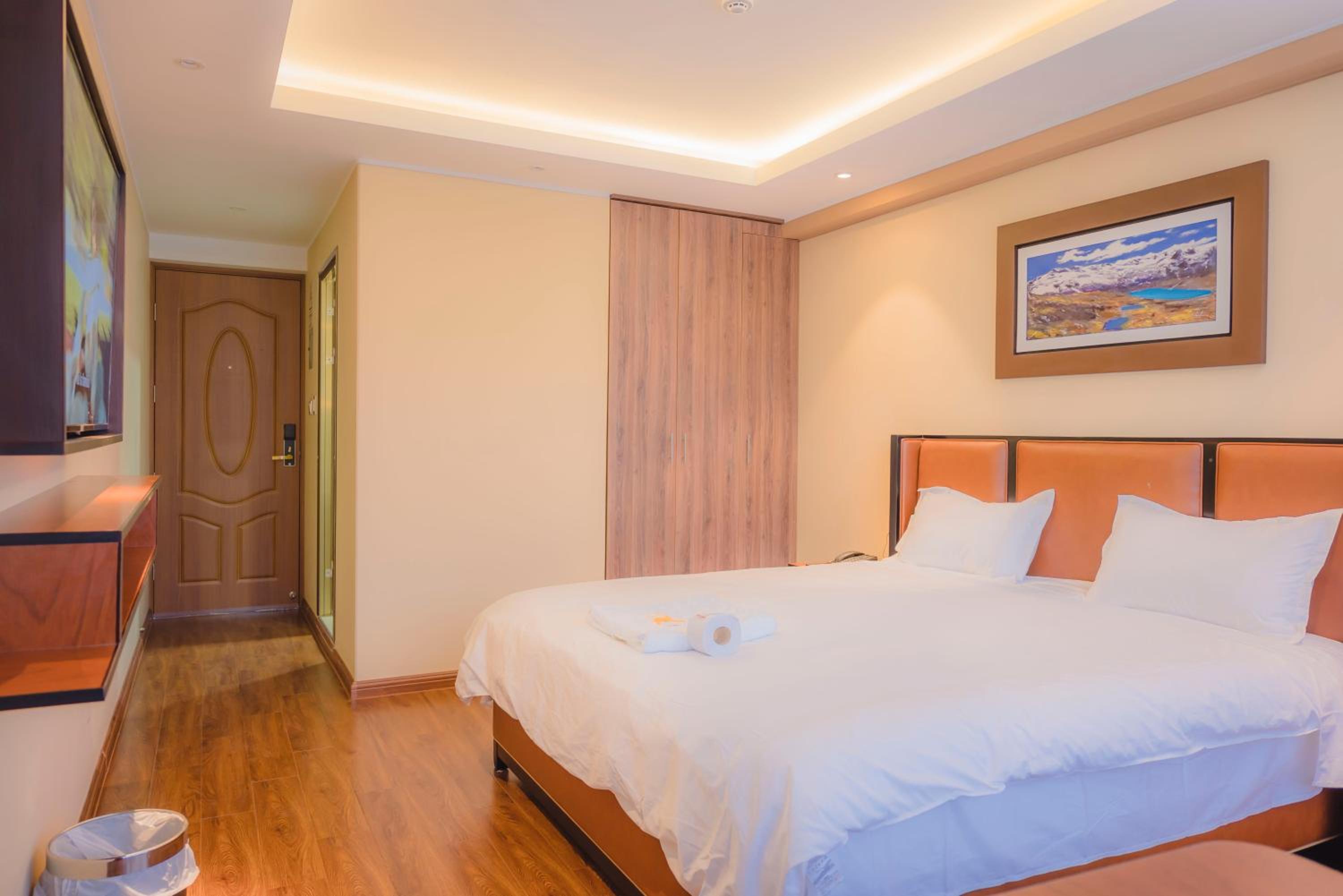 Single Room with Private Bathroom photo 2