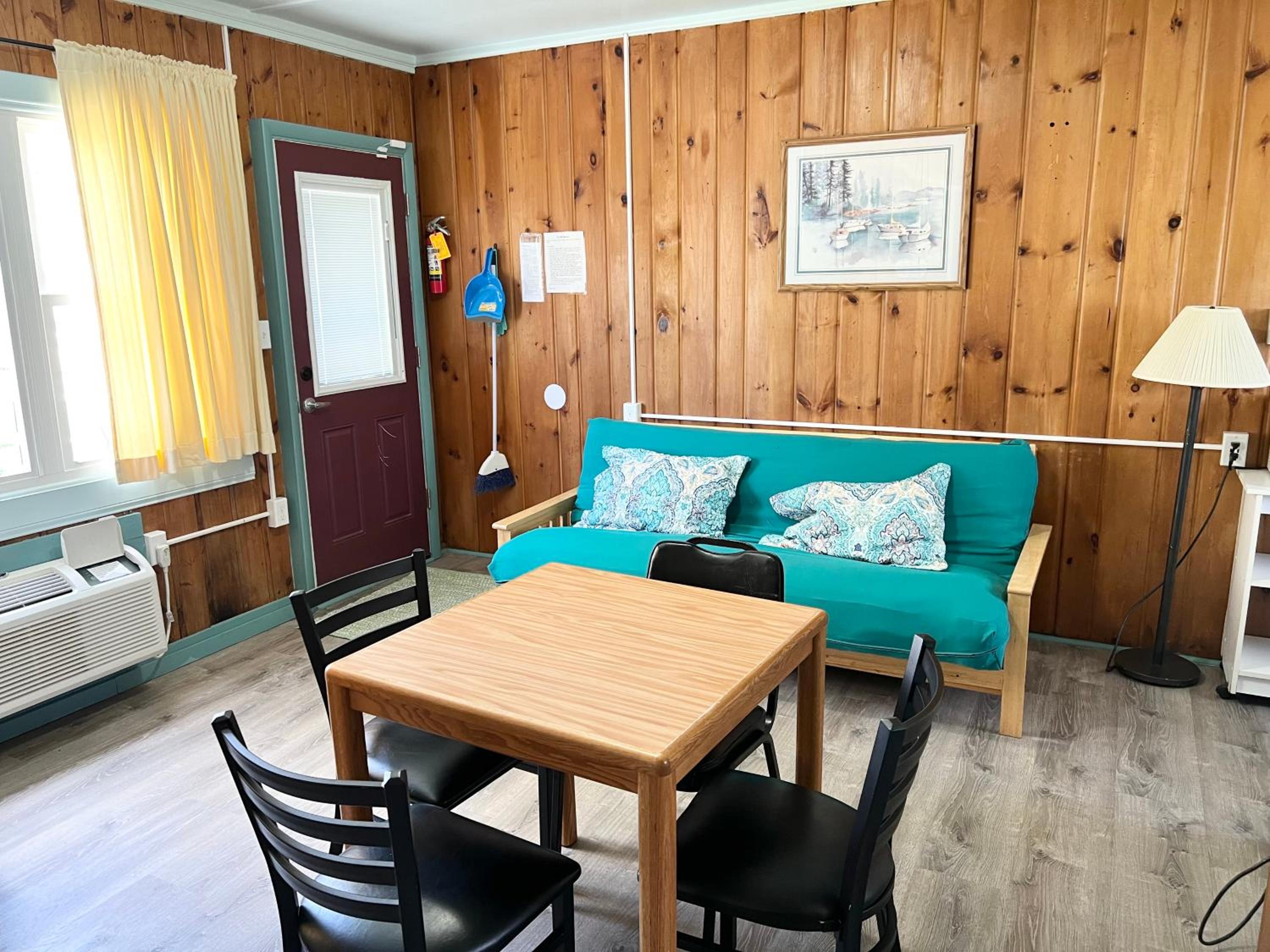Two-Bedroom Cottage - Lakeside