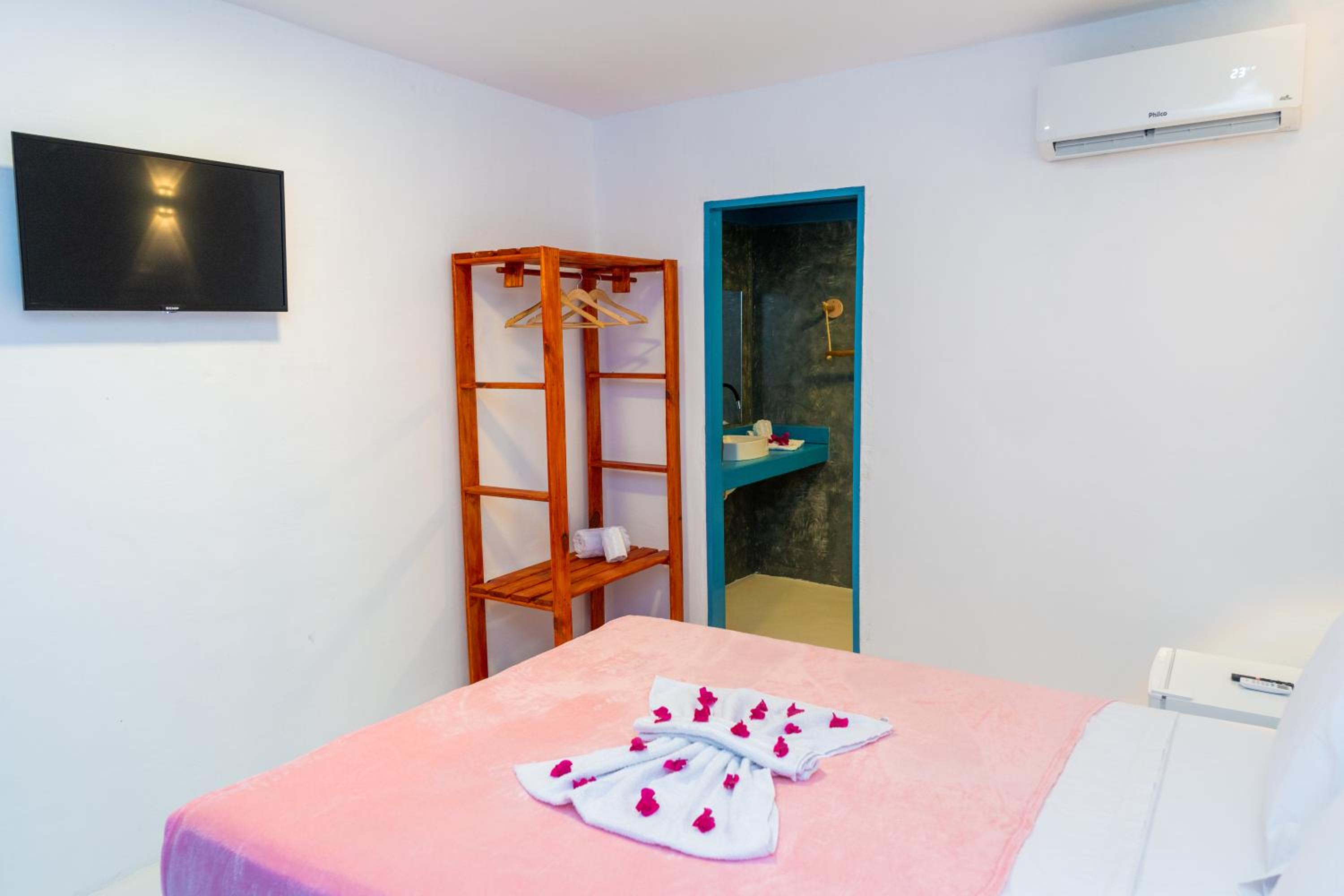 Deluxe Room - Photo 8