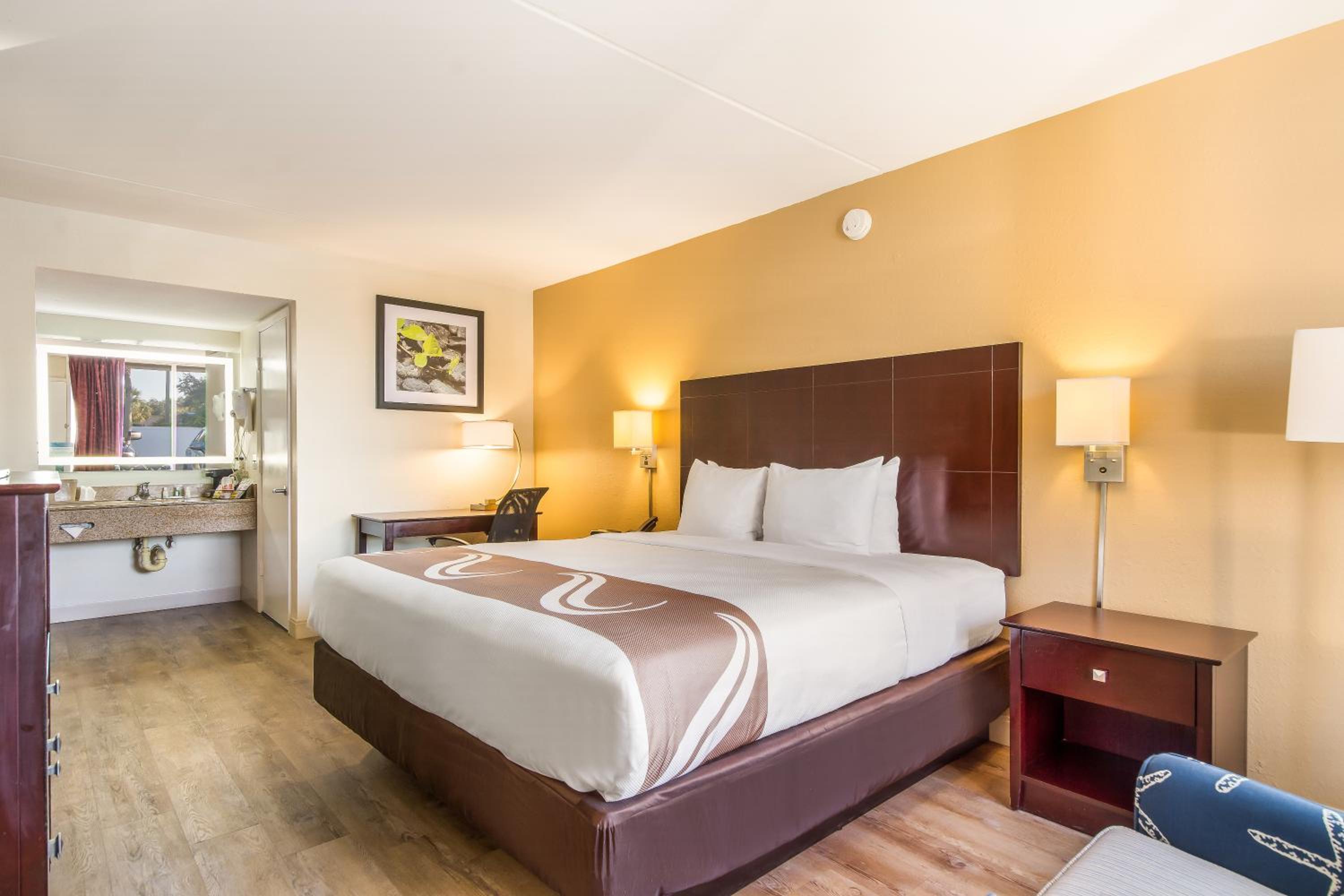 King Room - Accessible/Non-Smoking - Photo 2