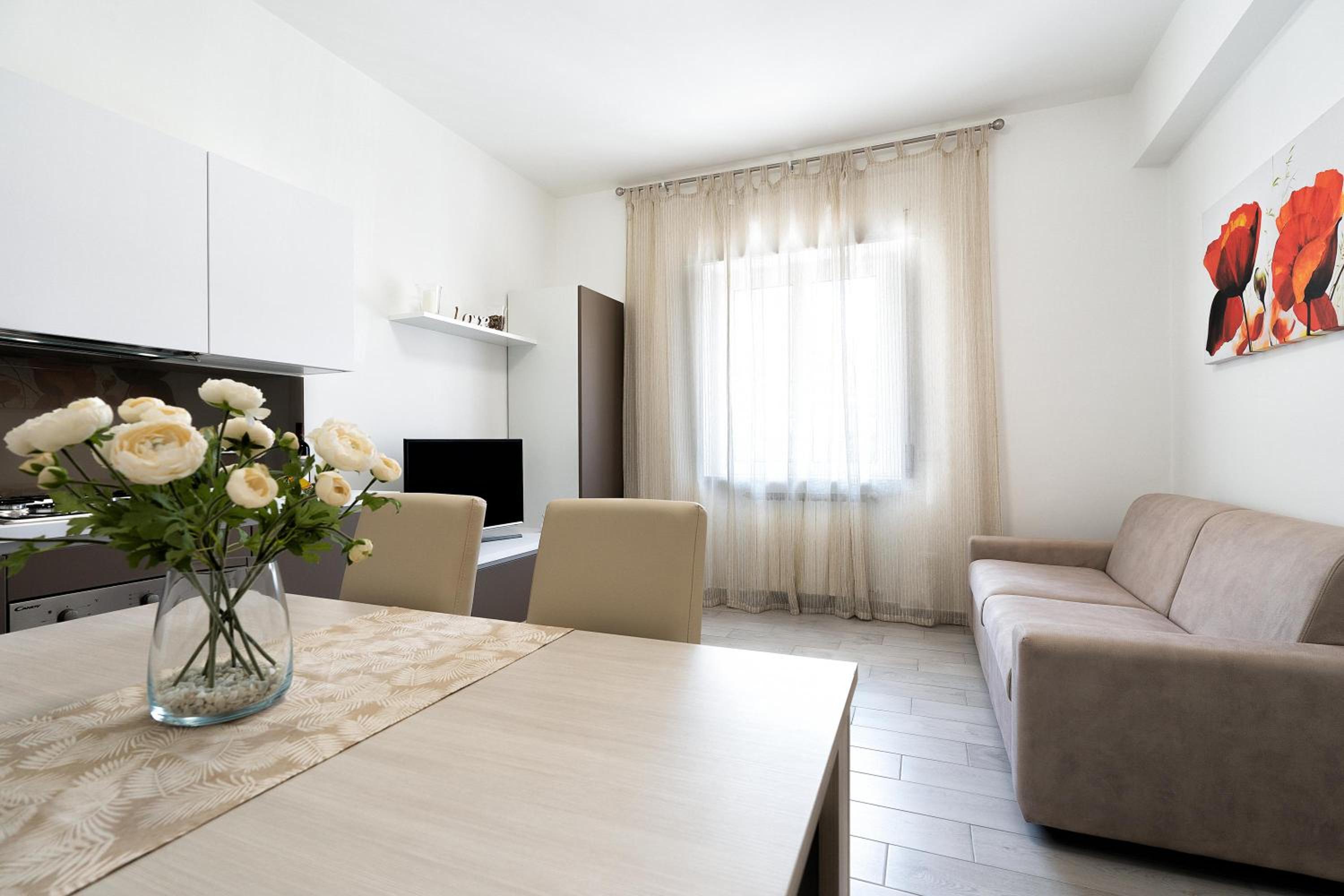 One-Bedroom Apartment photo 1