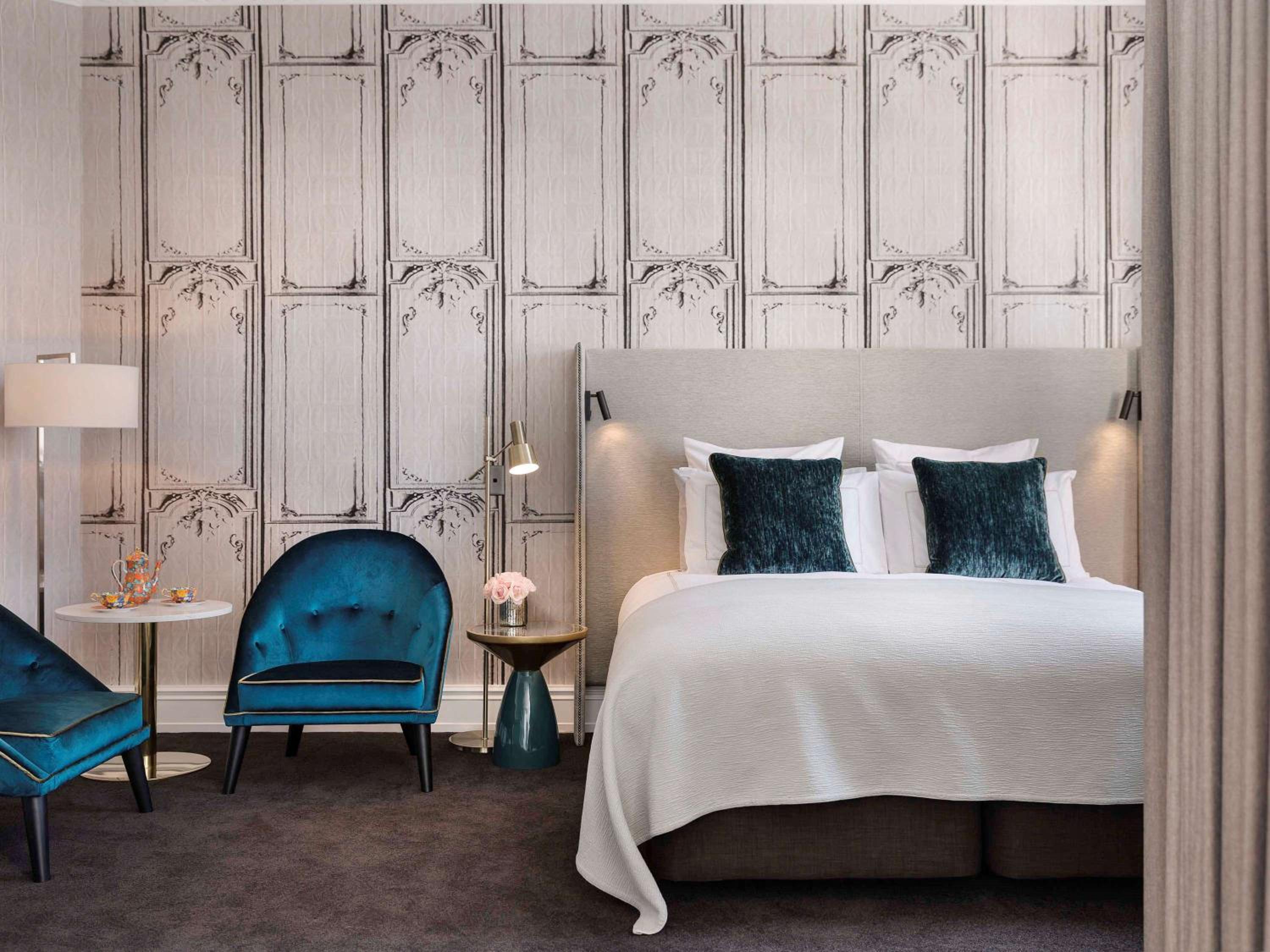 Luxury King Room with City View - Photo 3