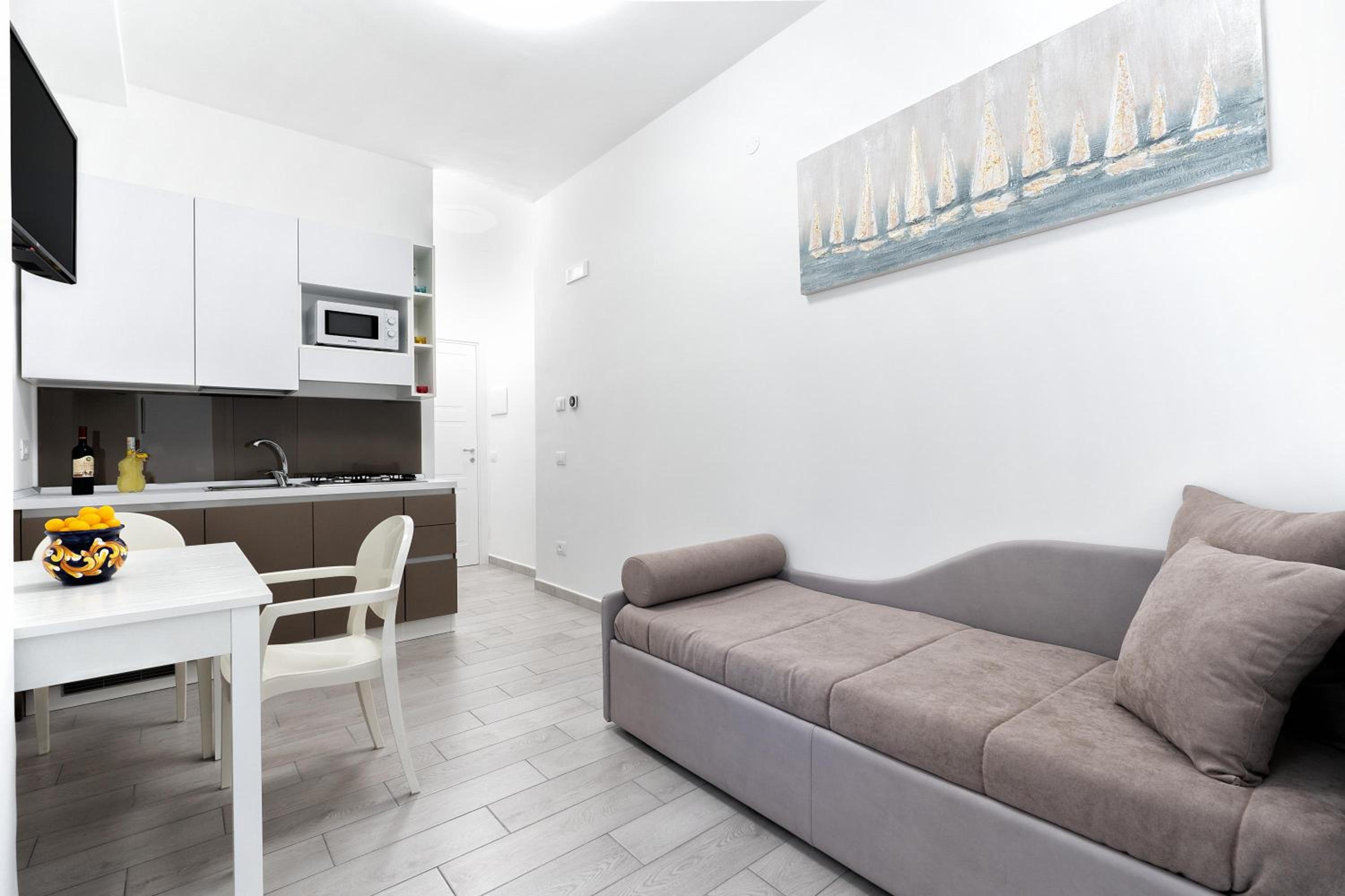 One-Bedroom Apartment photo 1