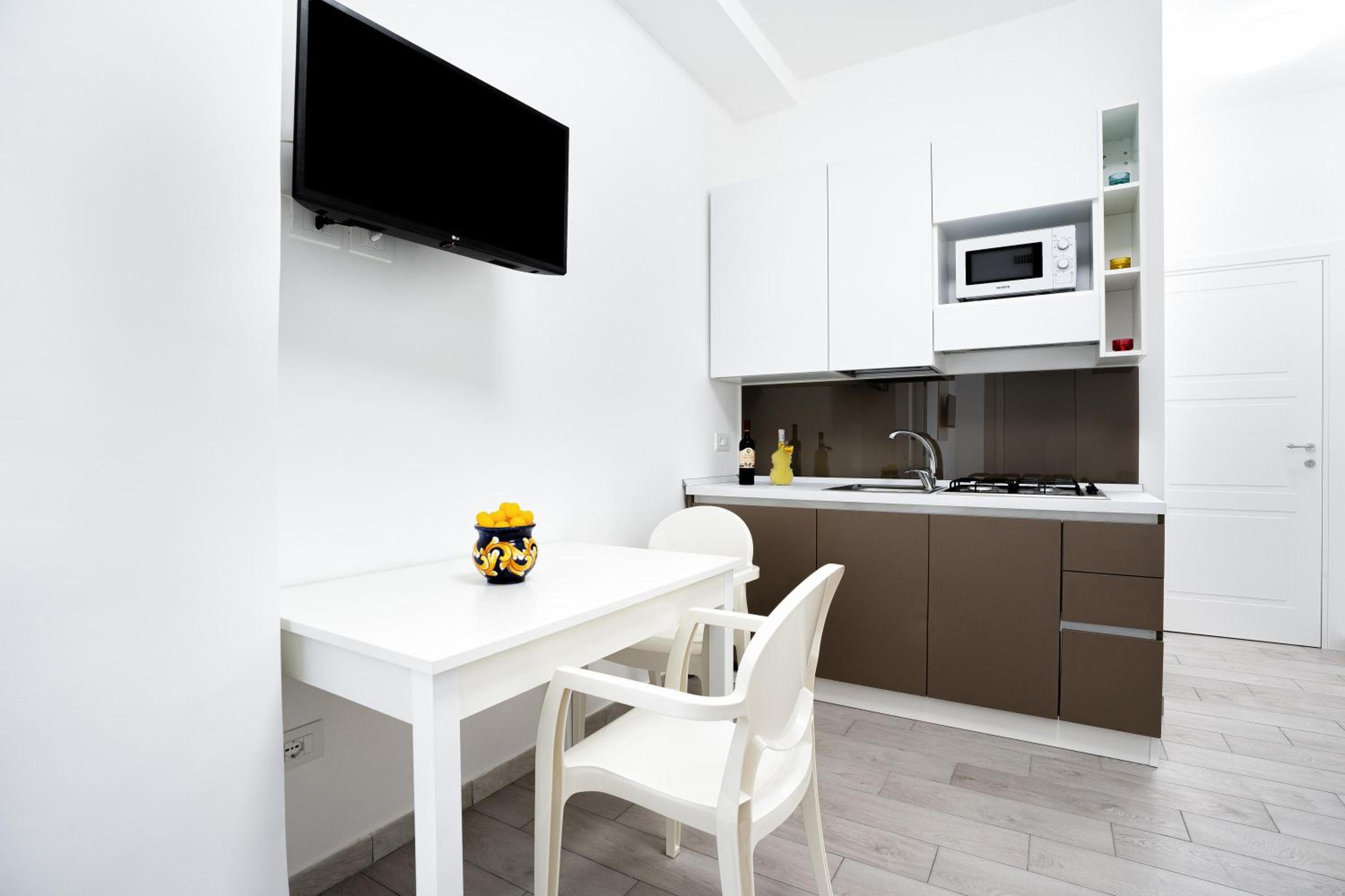 One-Bedroom Apartment photo 3