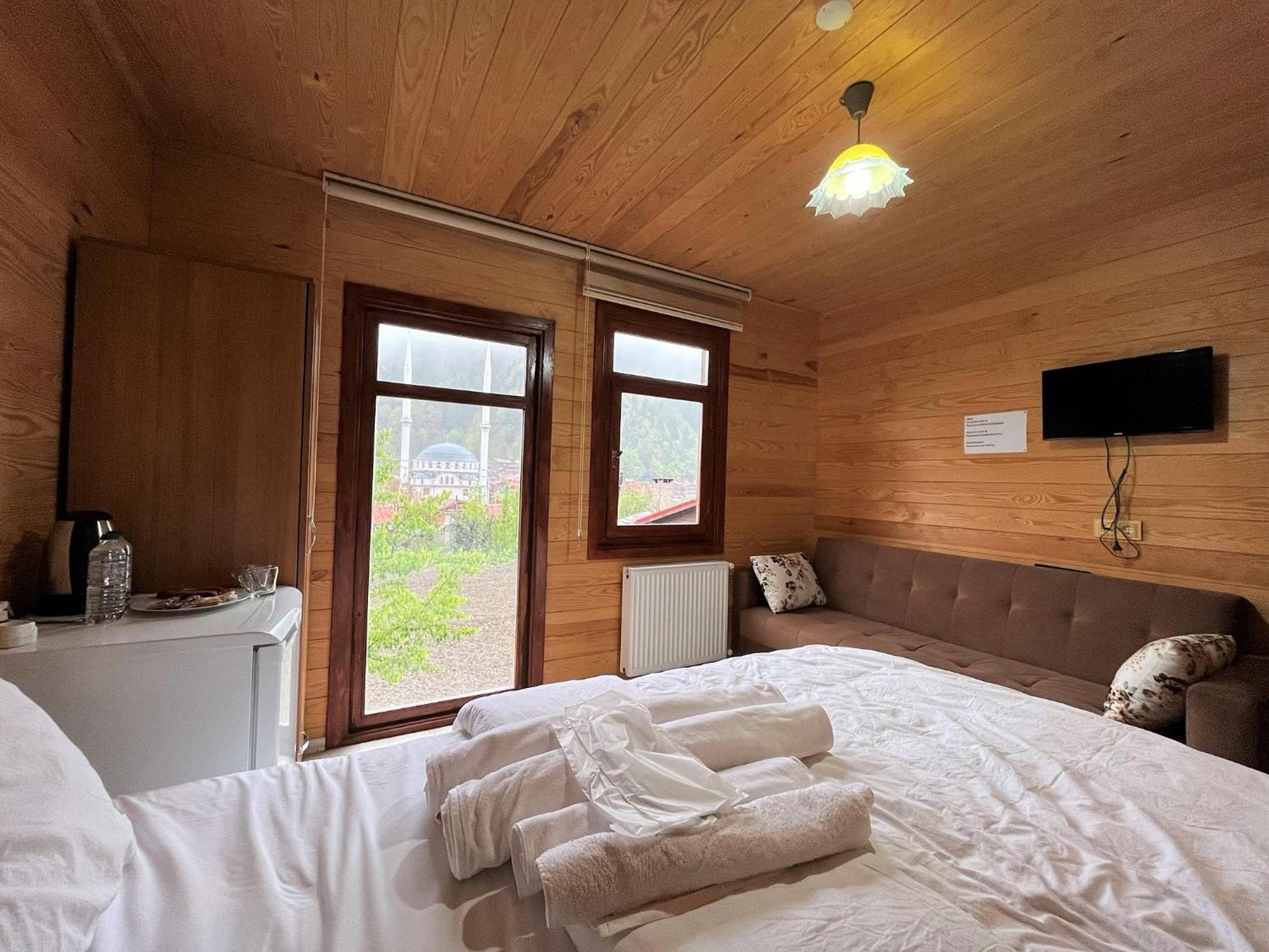 Triple Room with Lake View - Photo 11