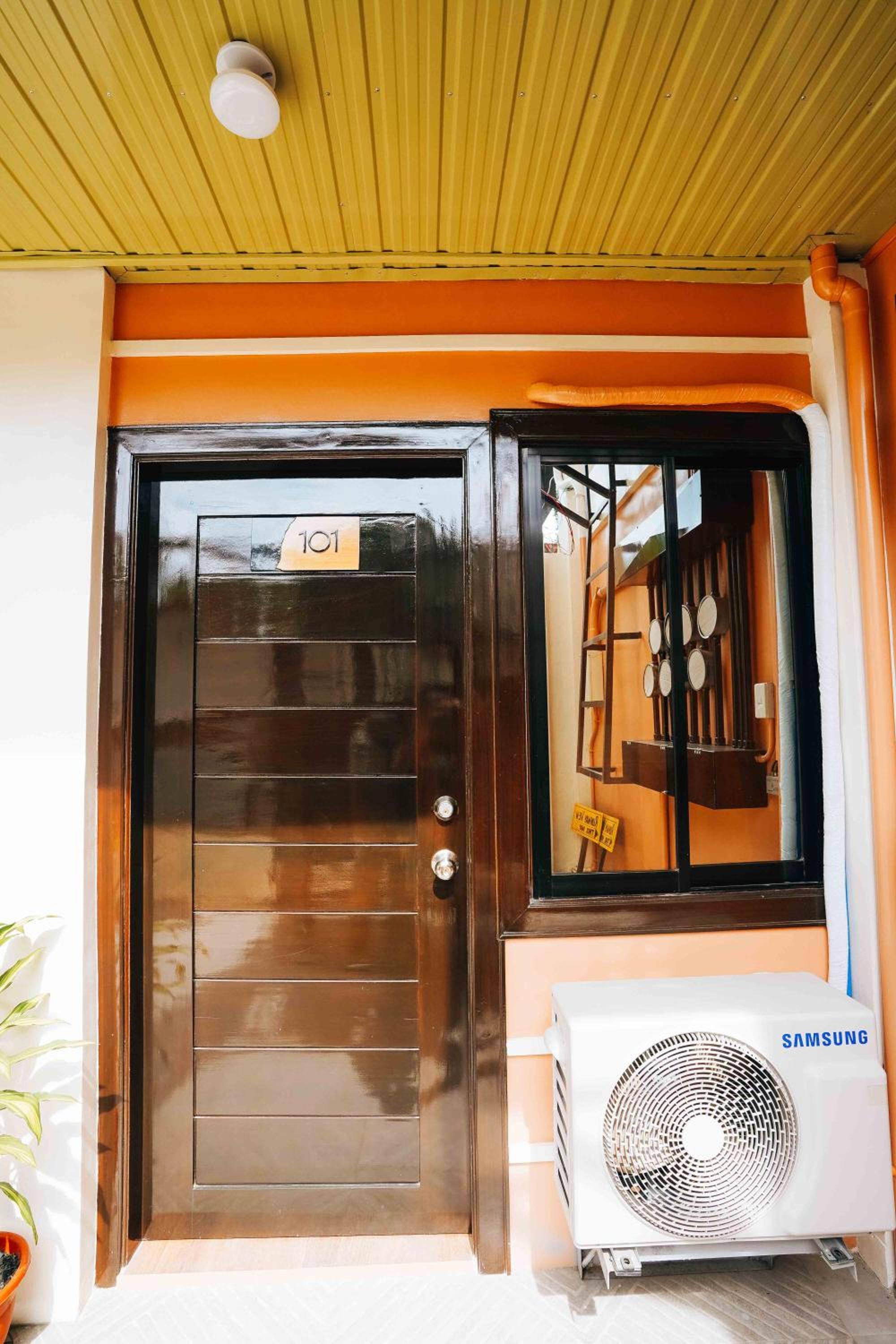 Single Room with Private Bathroom photo 2