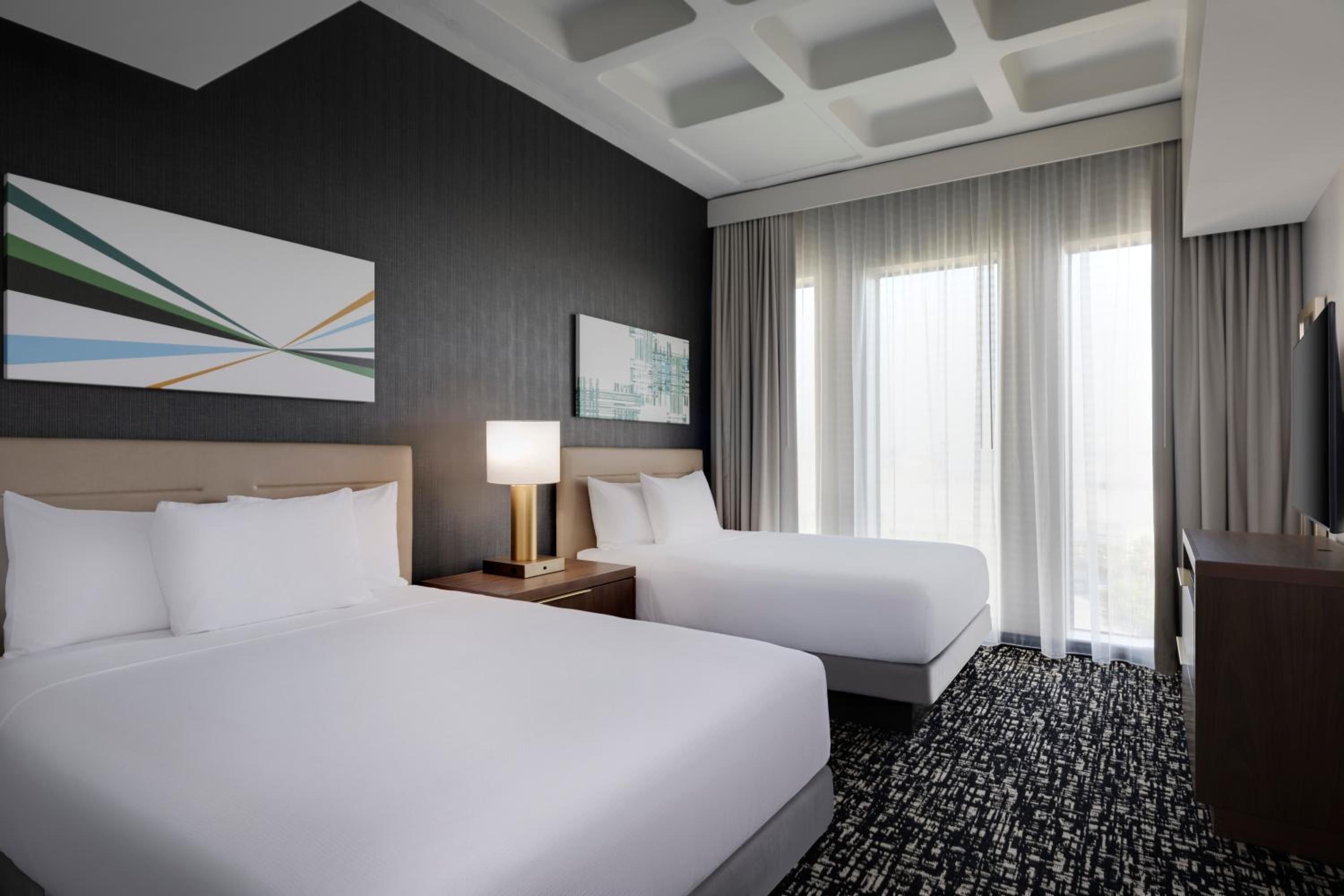 Two Bedroom Suite with Two Queen Beds thumbnail 6
