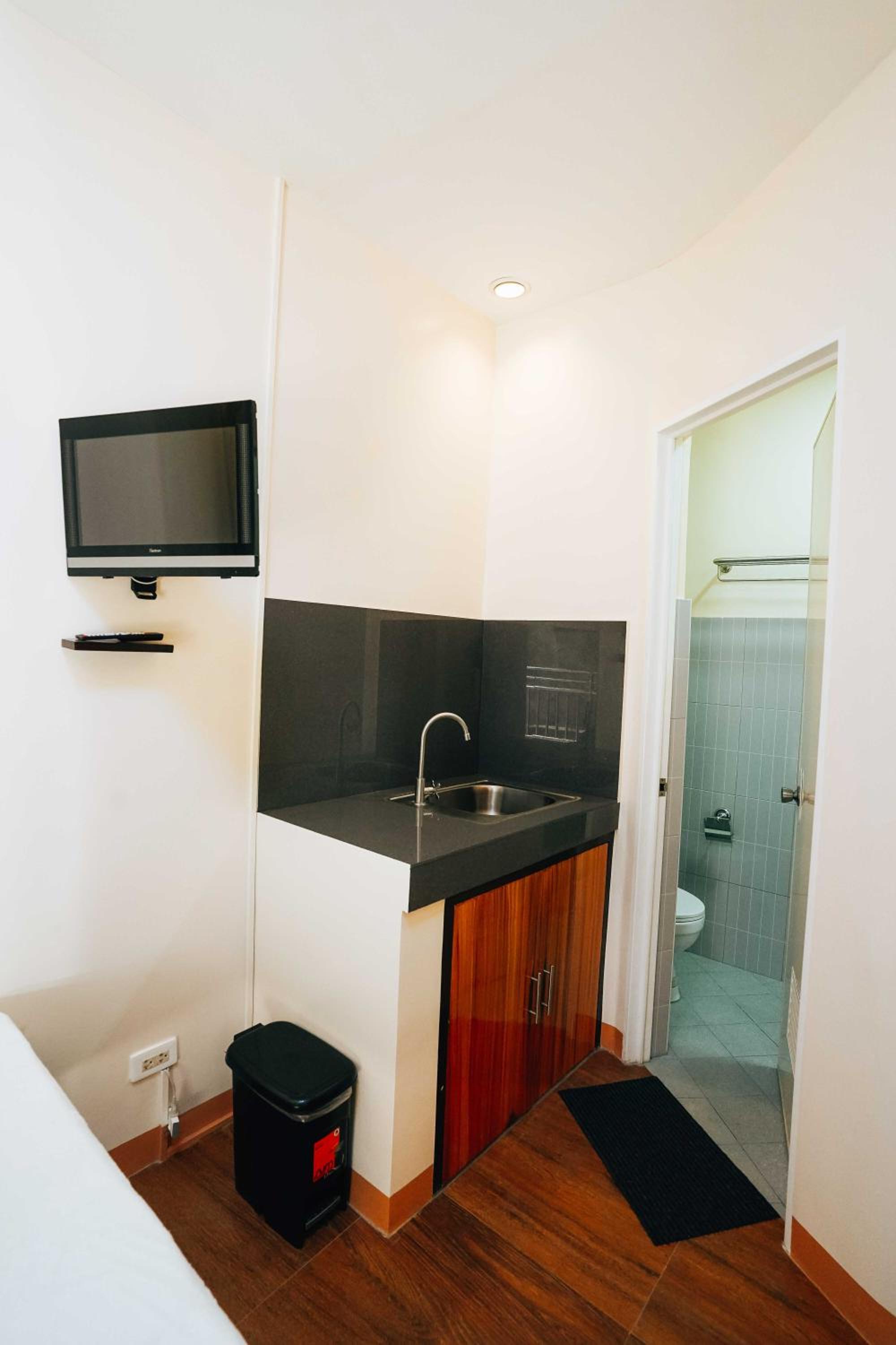 Twin Room with Private Bathroom photo 2