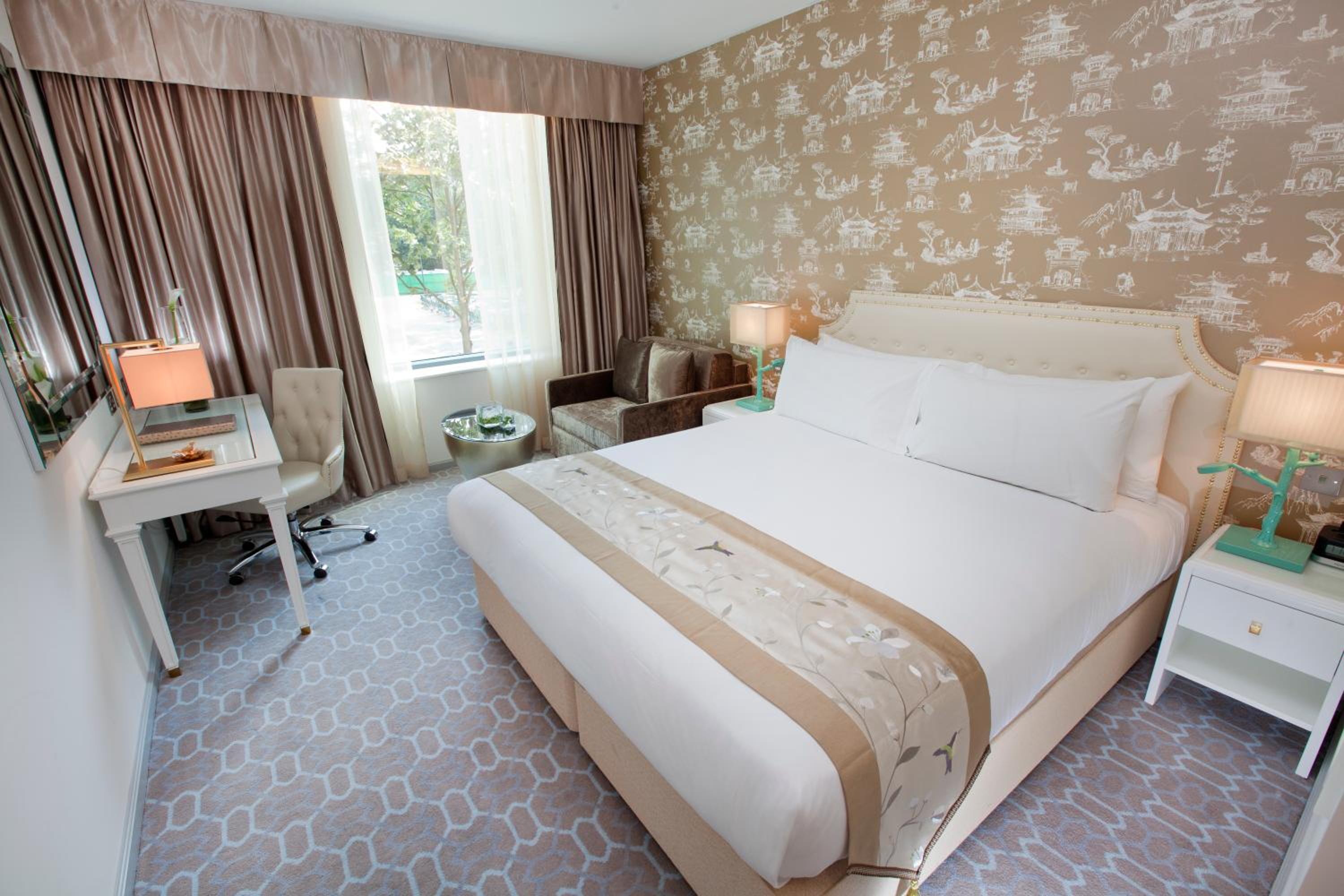 Deluxe Double Room thumbnail 5