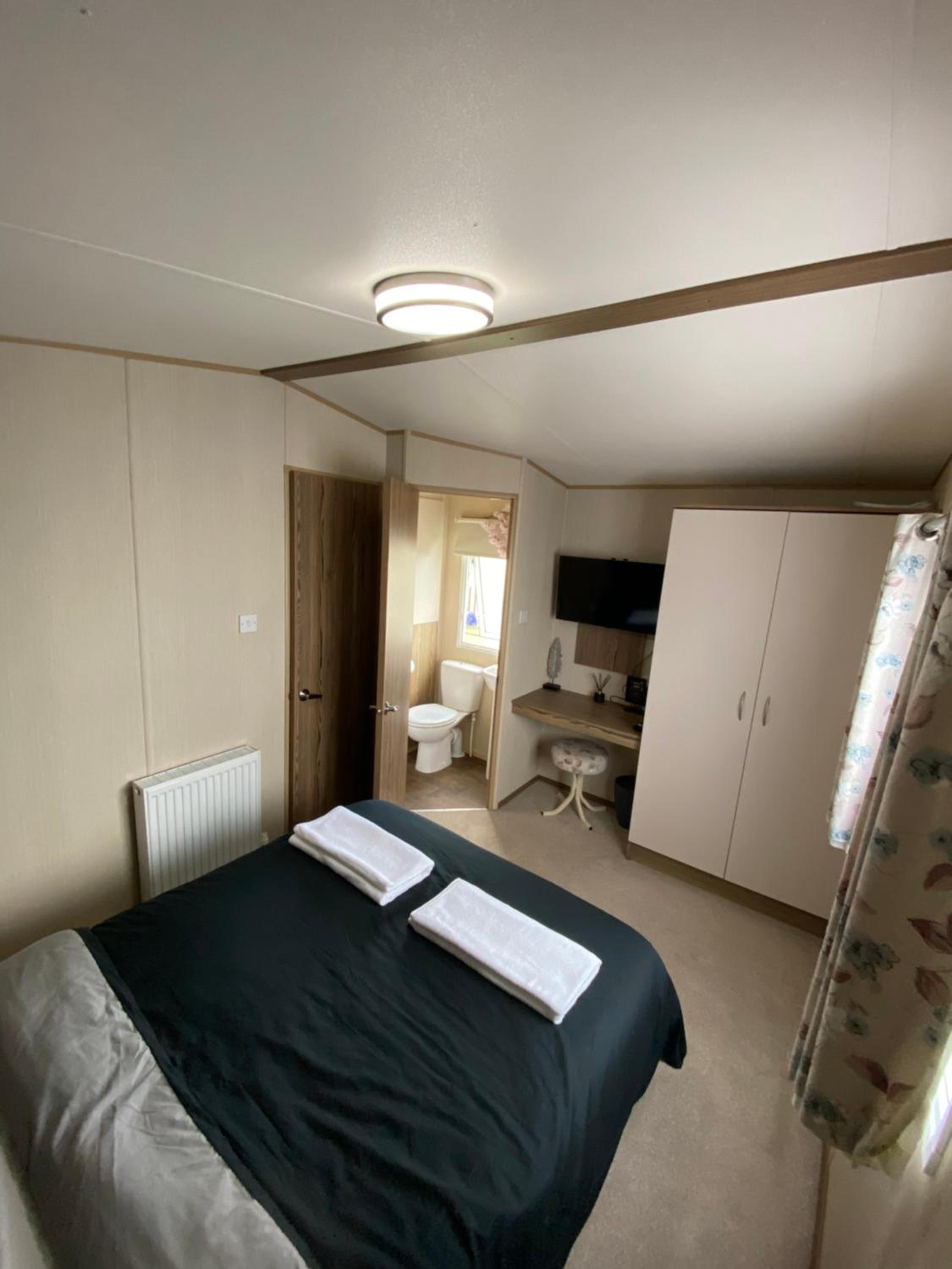 Two-Bedroom House - Photo 23