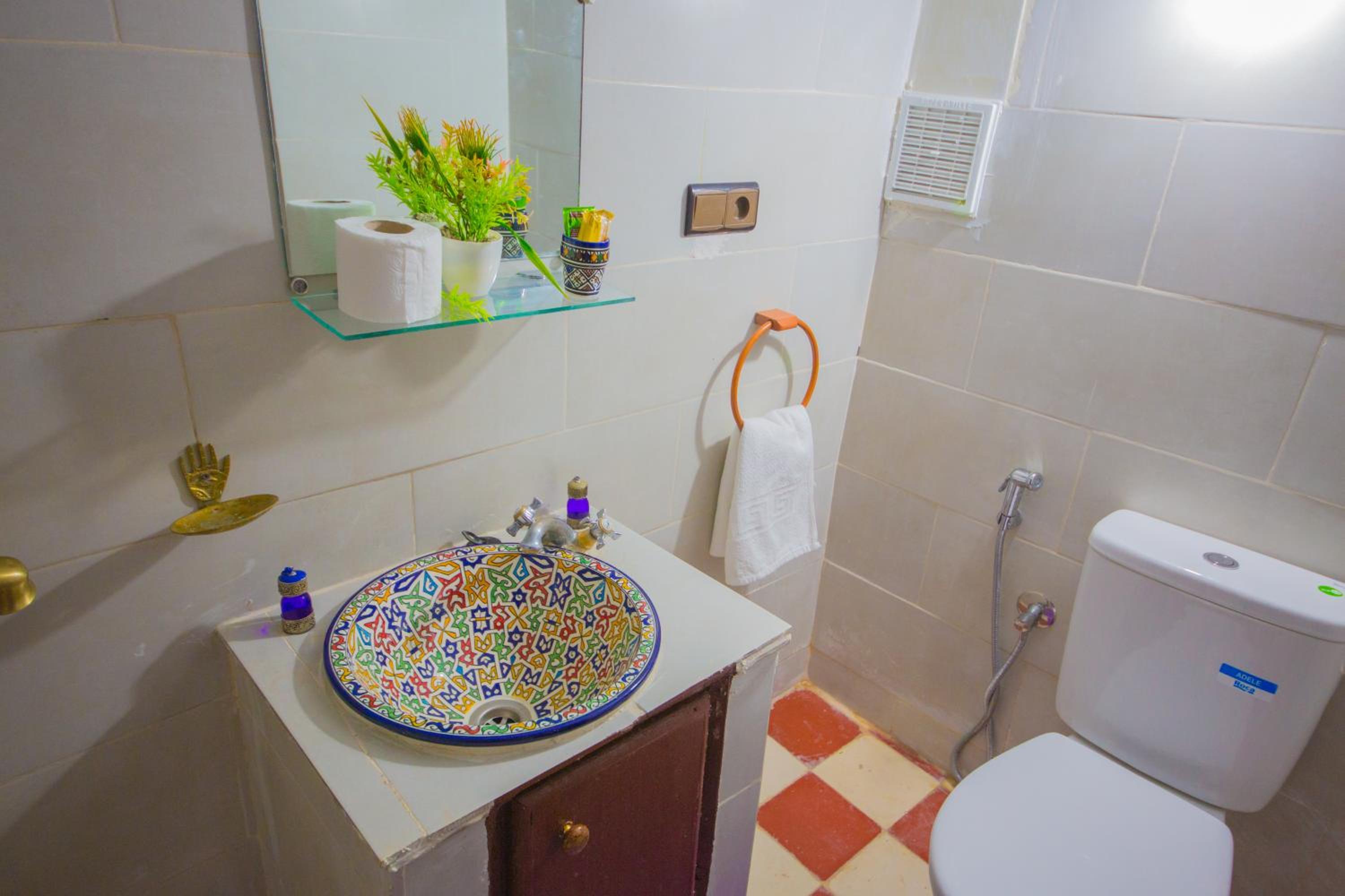 Double Room with Private Bathroom - Photo 9