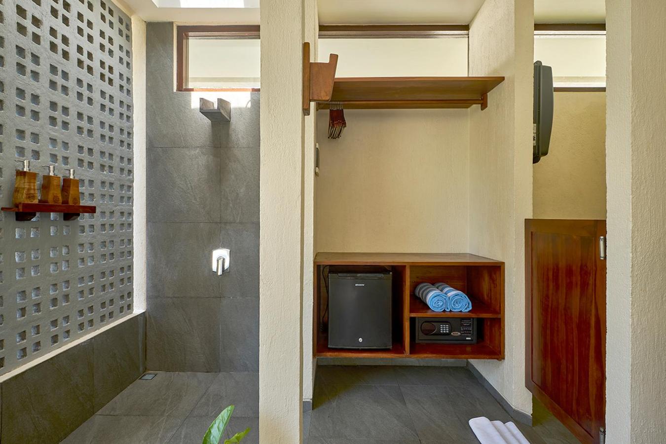 Villa with Private Pool - Photo 39