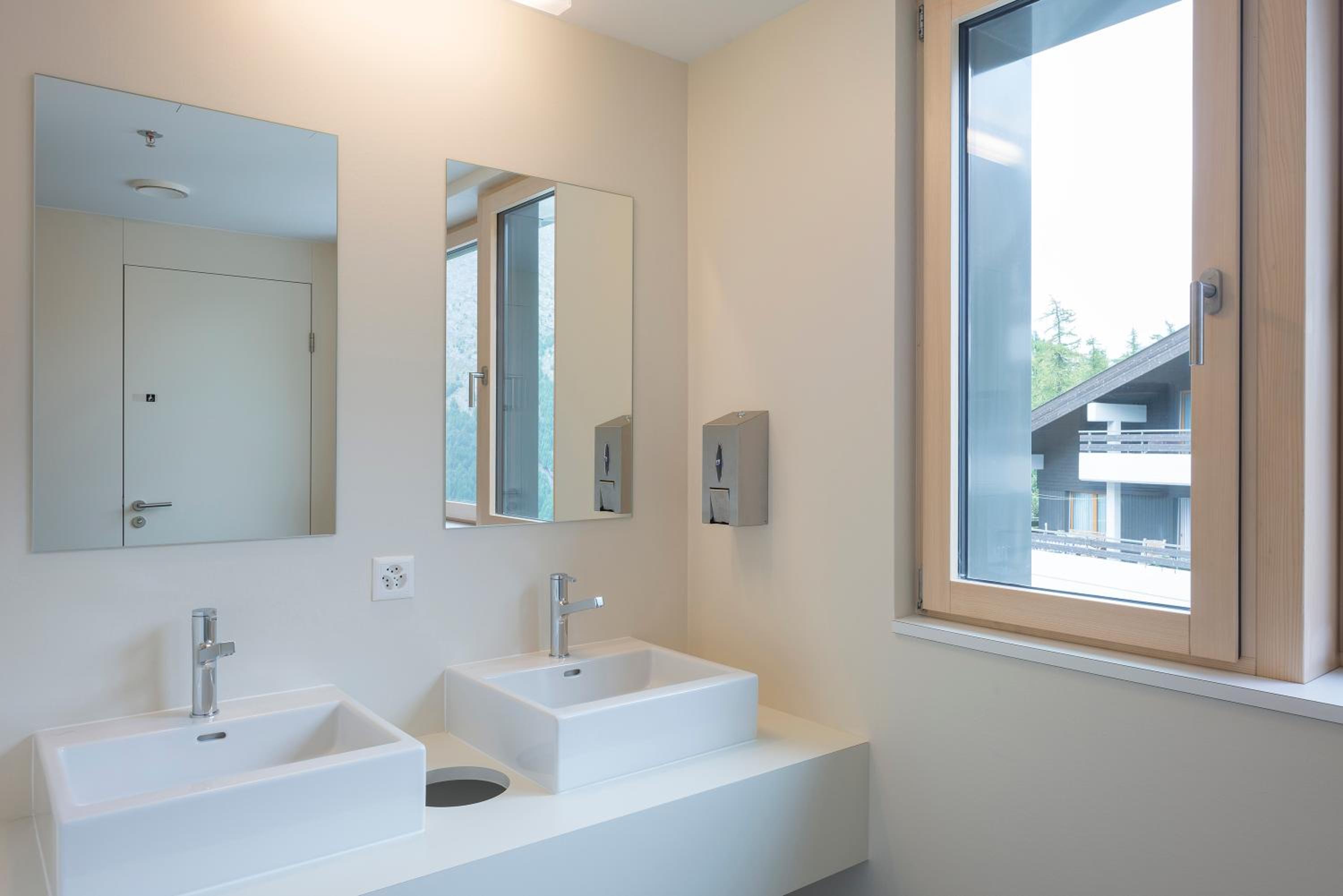 Sextuple Room with Shared Bathroom - incl. Spa Access photo 2