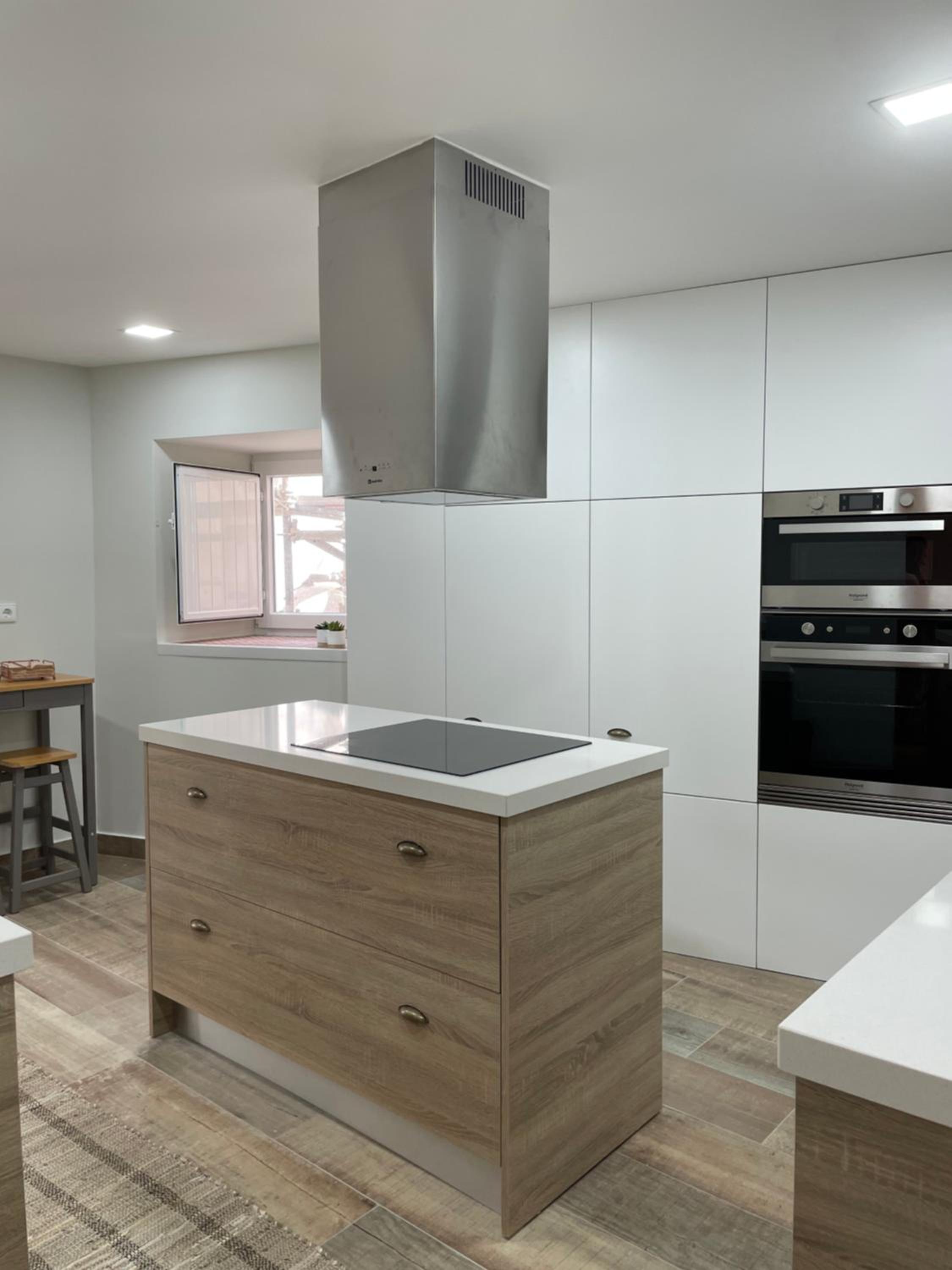 Three-Bedroom Apartment - Photo 3