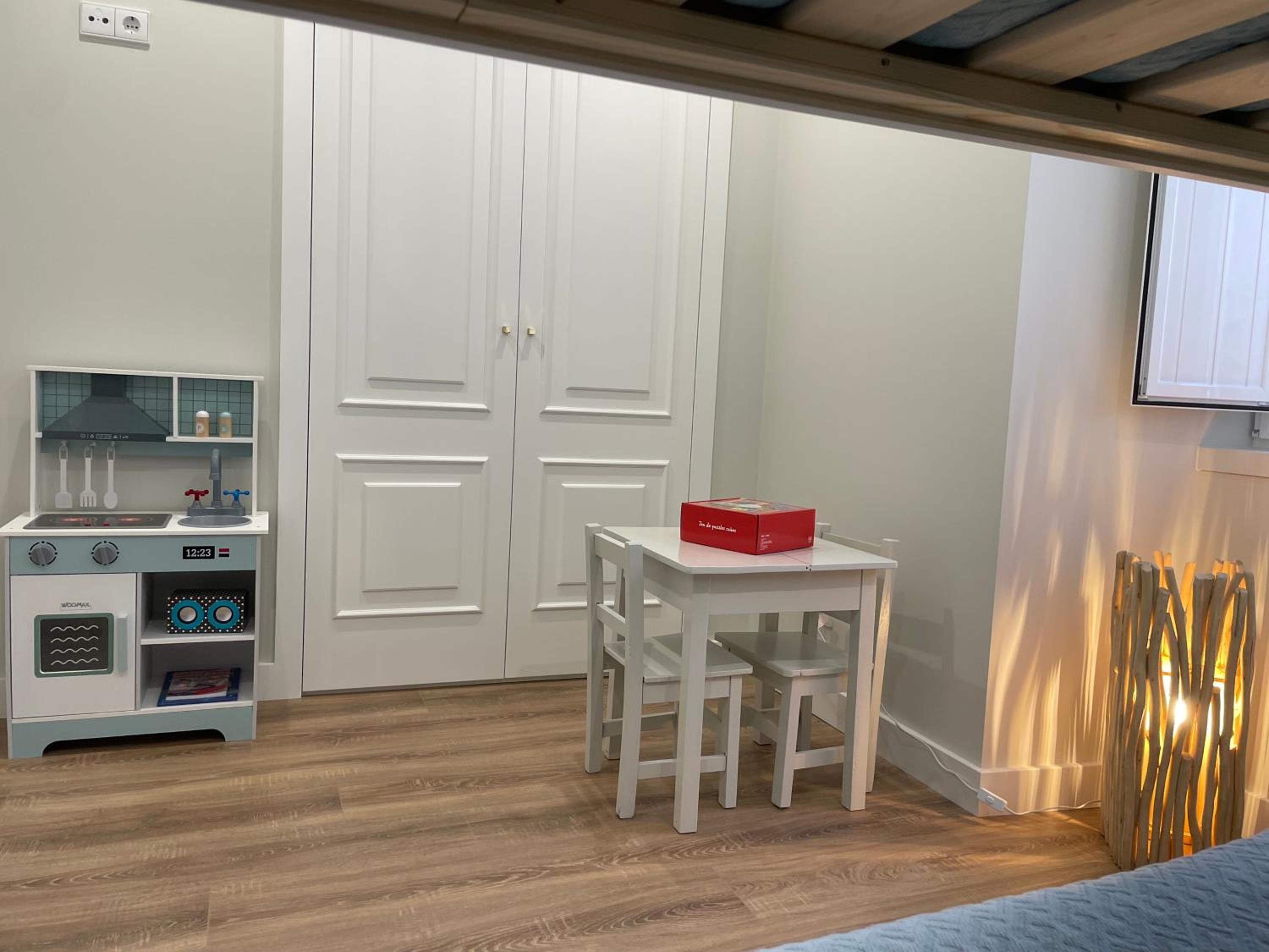 Three-Bedroom Apartment - Photo 9