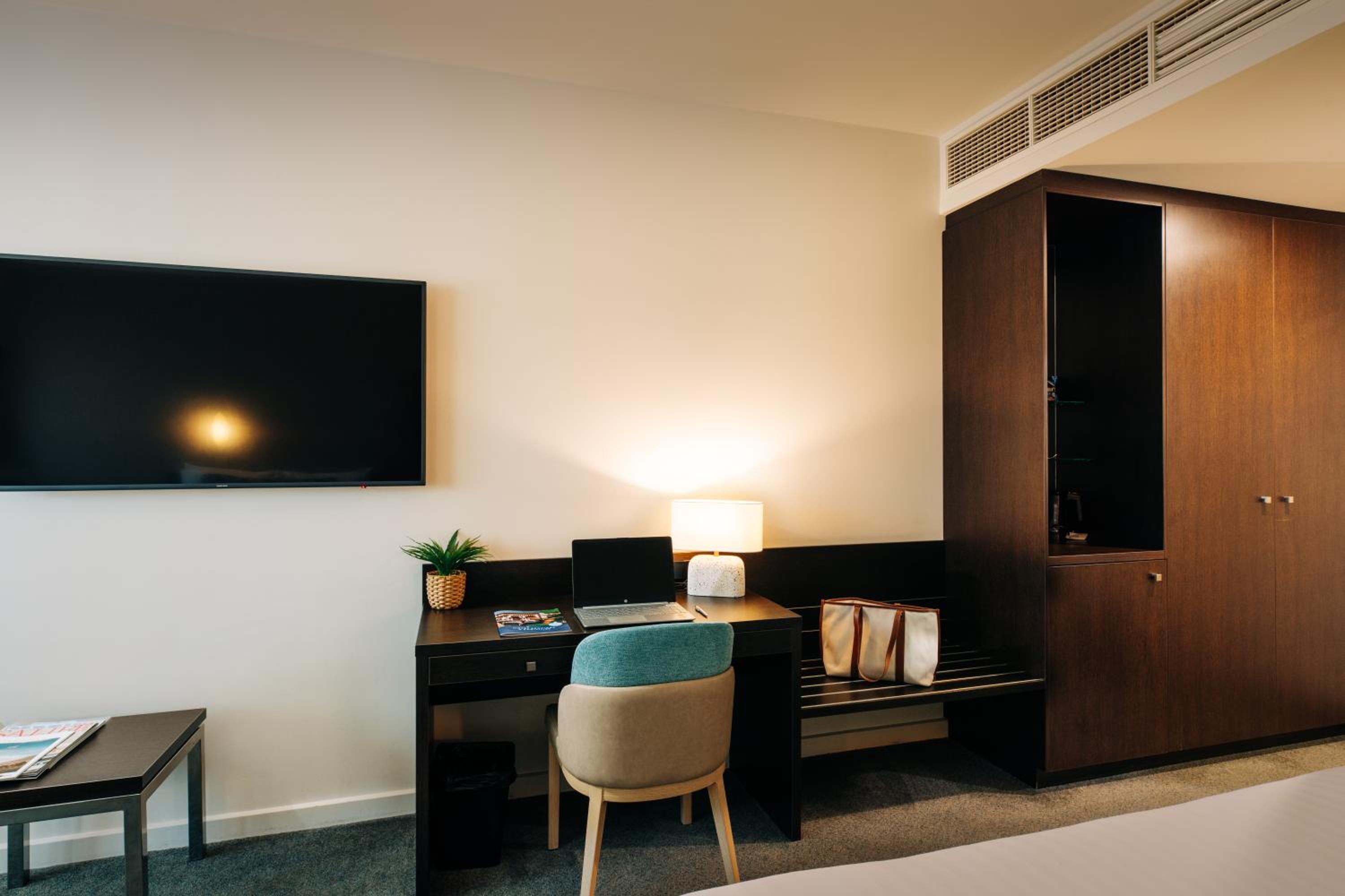 Twin Room with City View photo 2