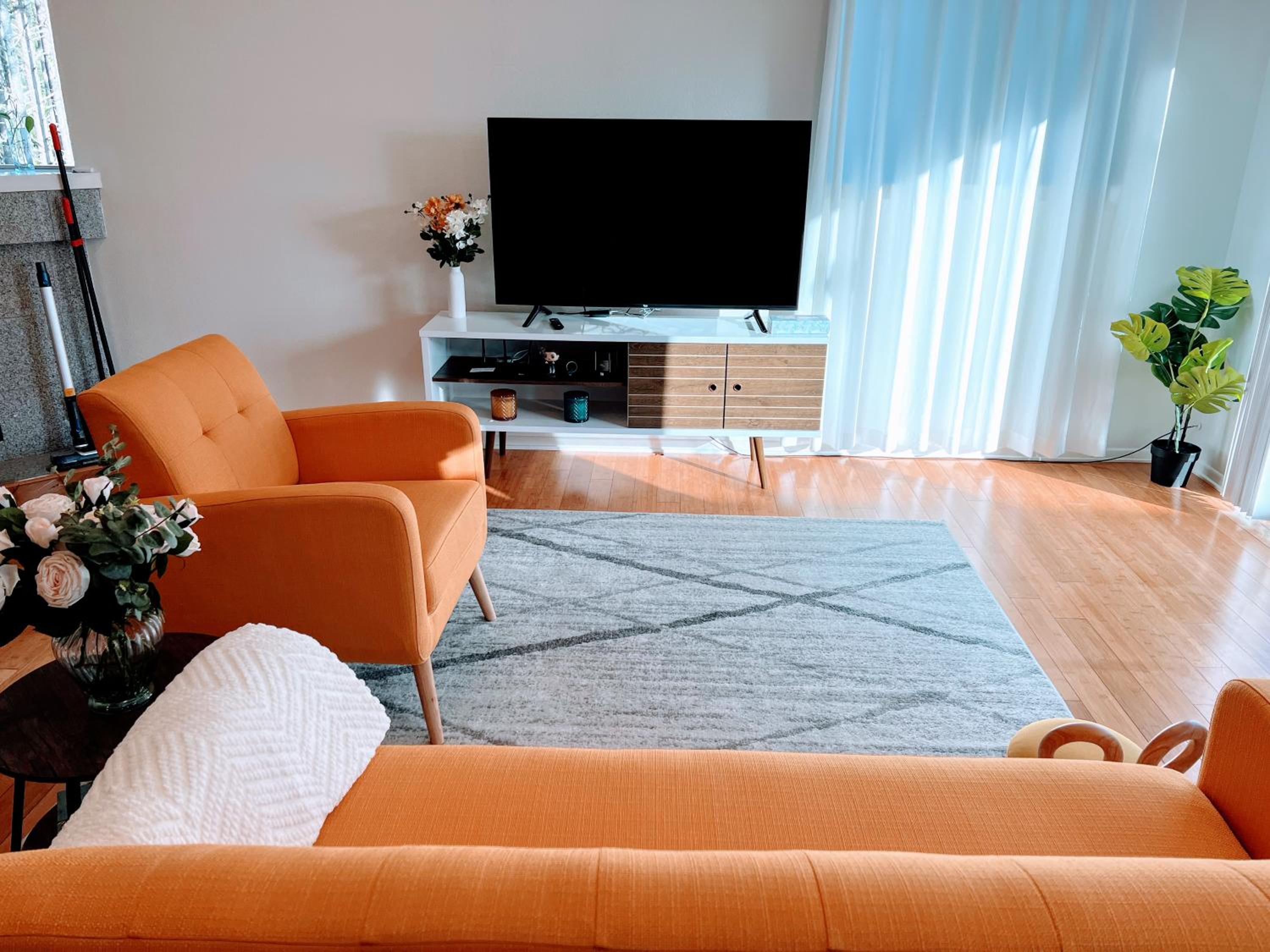 Two-Bedroom House - Photo 3